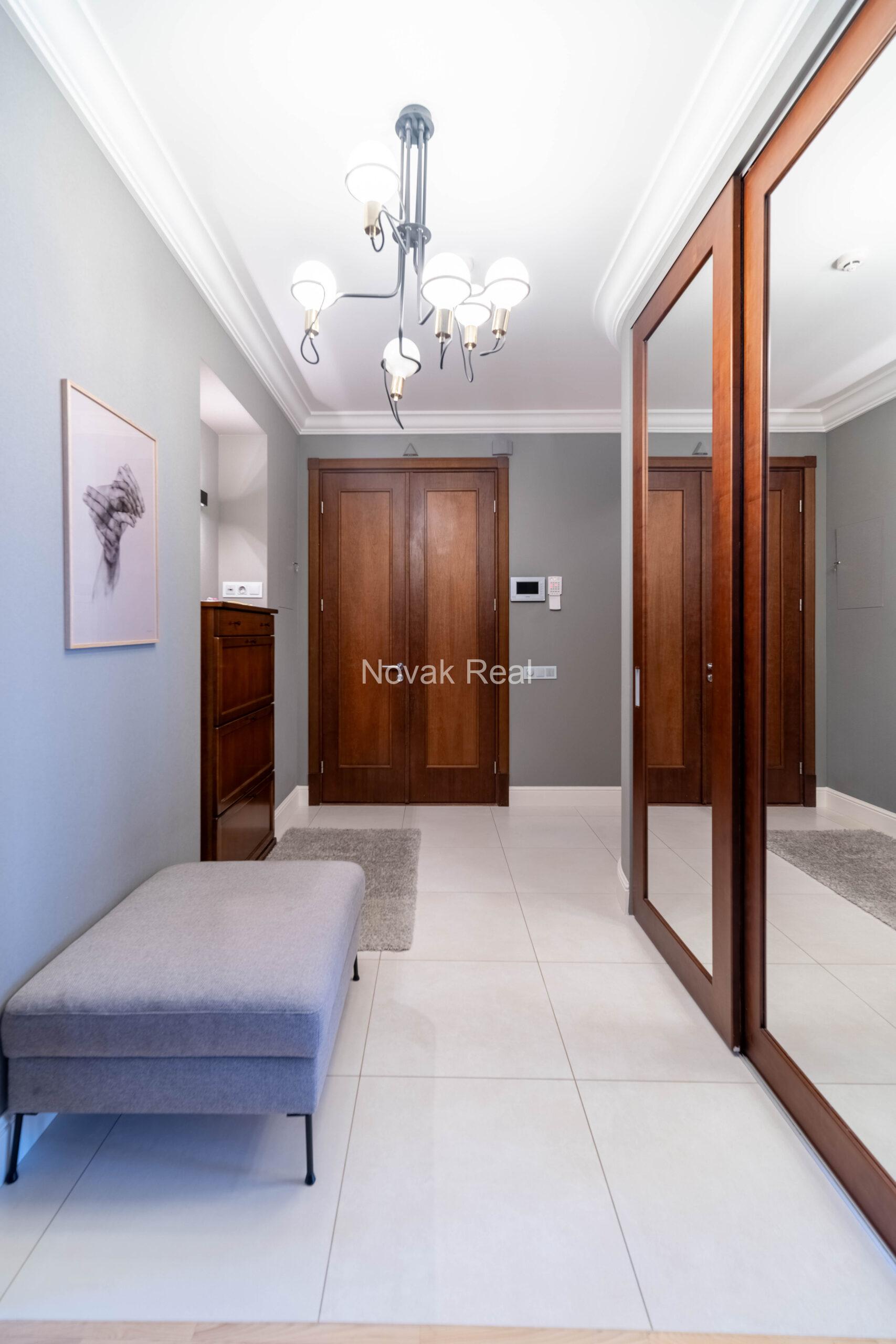 A sunny apartment for rent in the Quiet City Centre