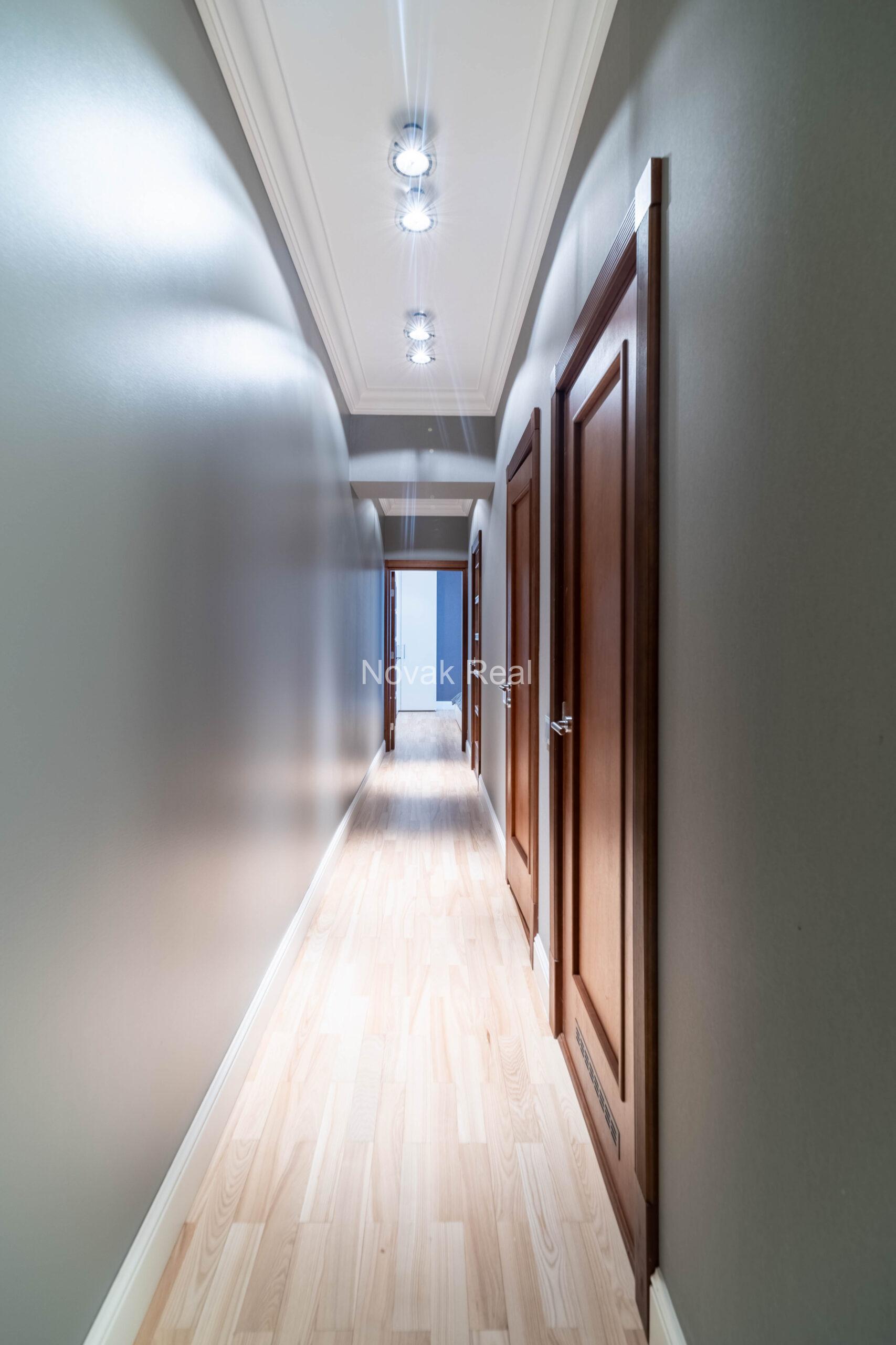 A sunny apartment for rent in the Quiet City Centre