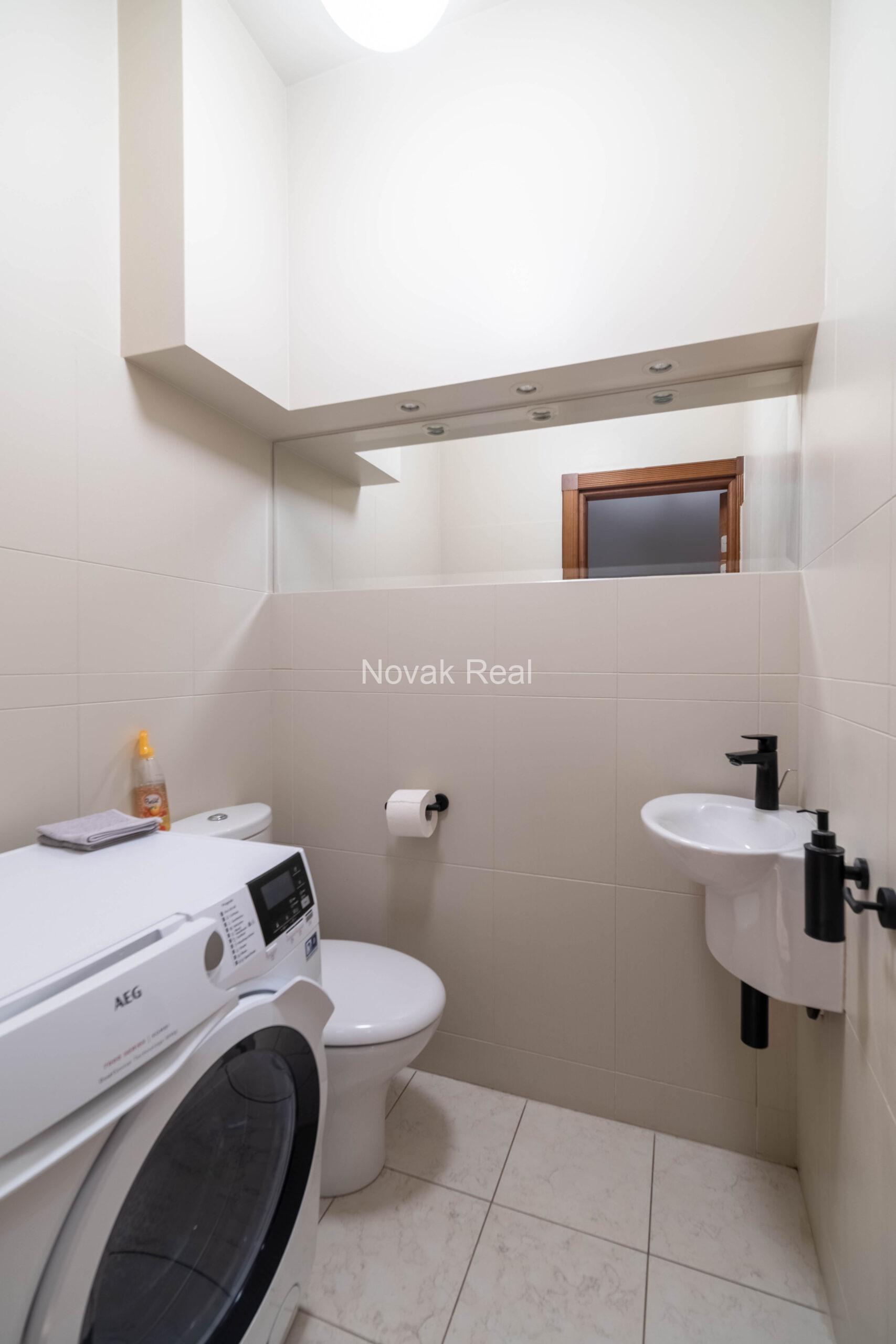 A sunny apartment for rent in the Quiet City Centre