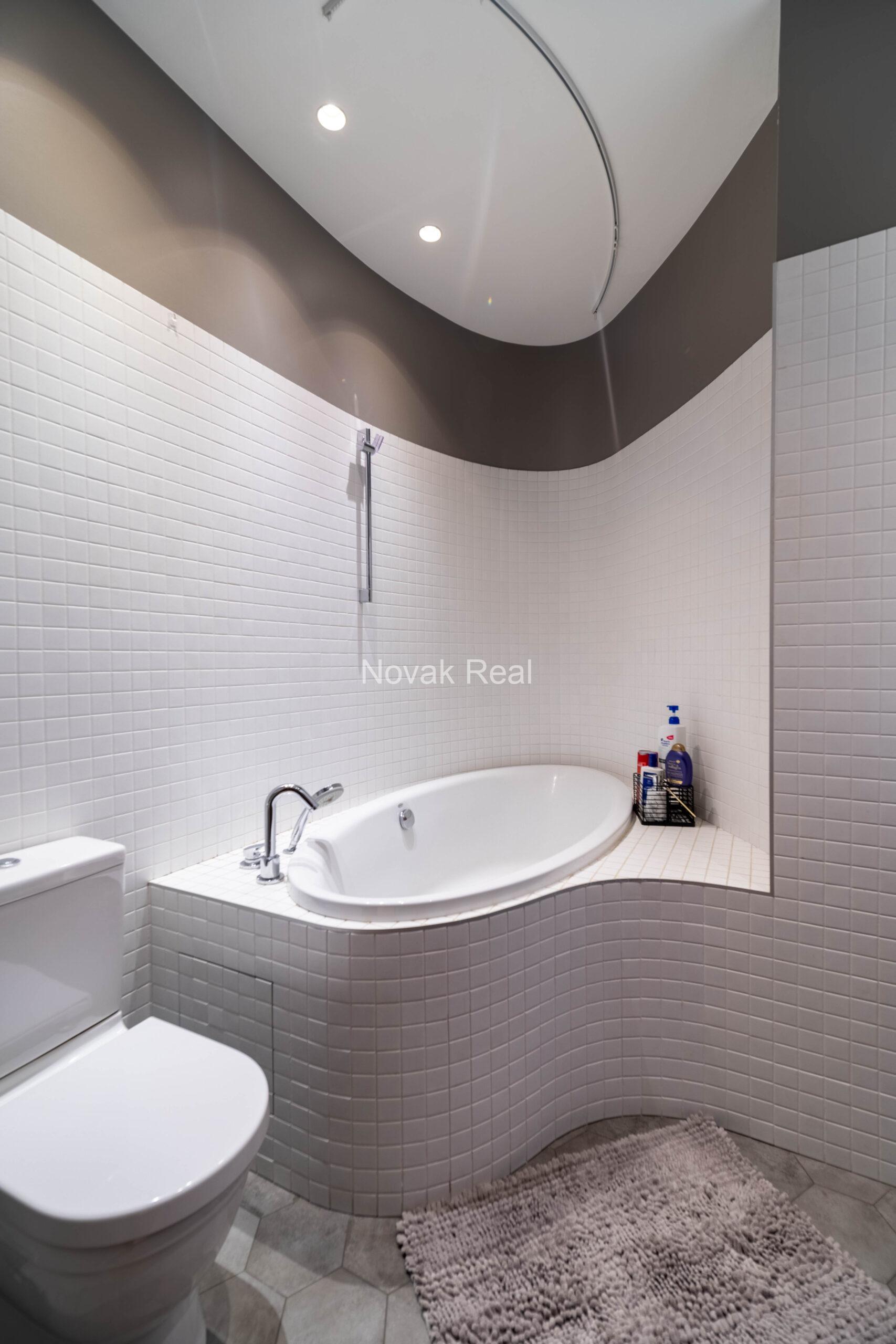 A sunny apartment for rent in the Quiet City Centre