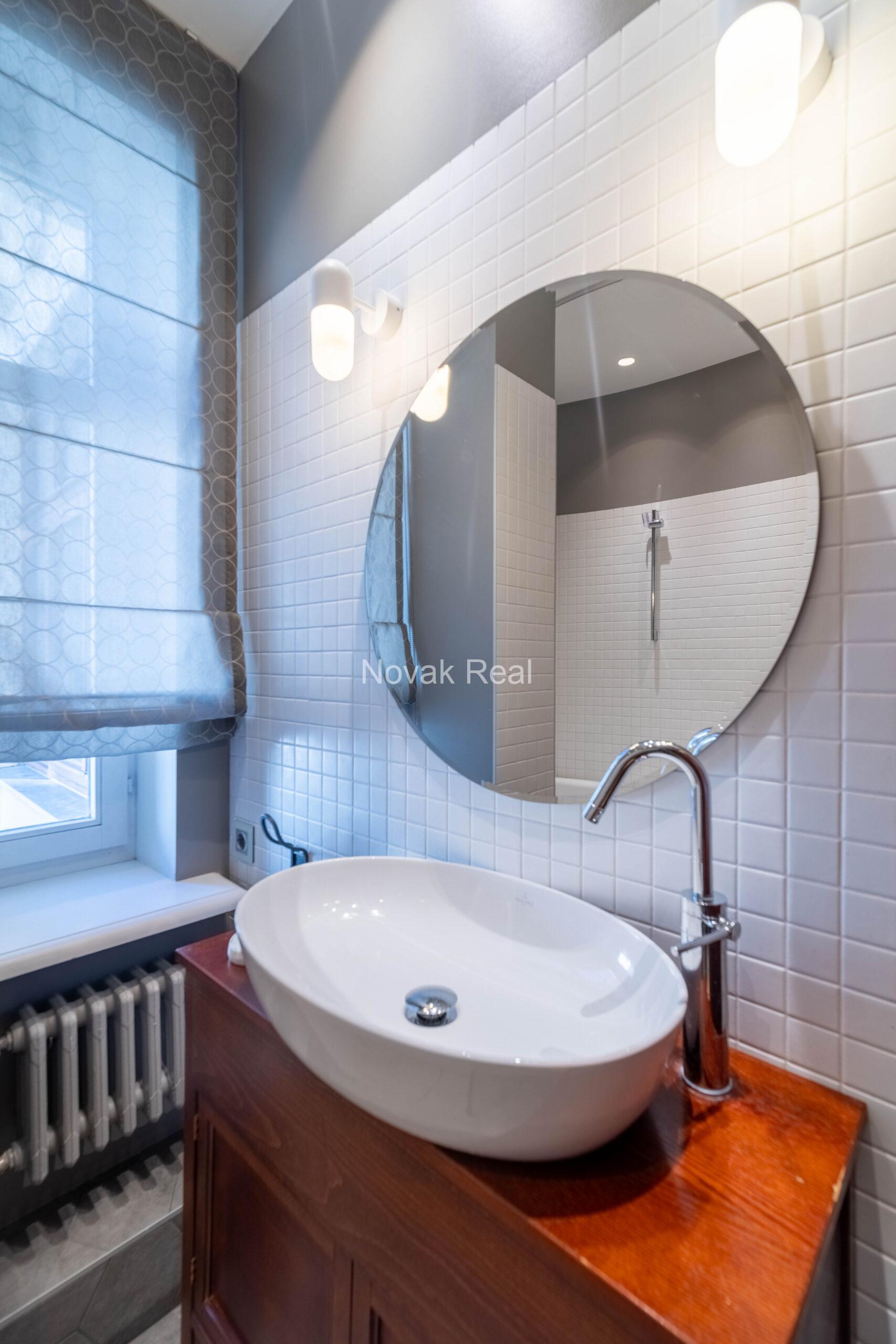 A sunny apartment for rent in the Quiet City Centre