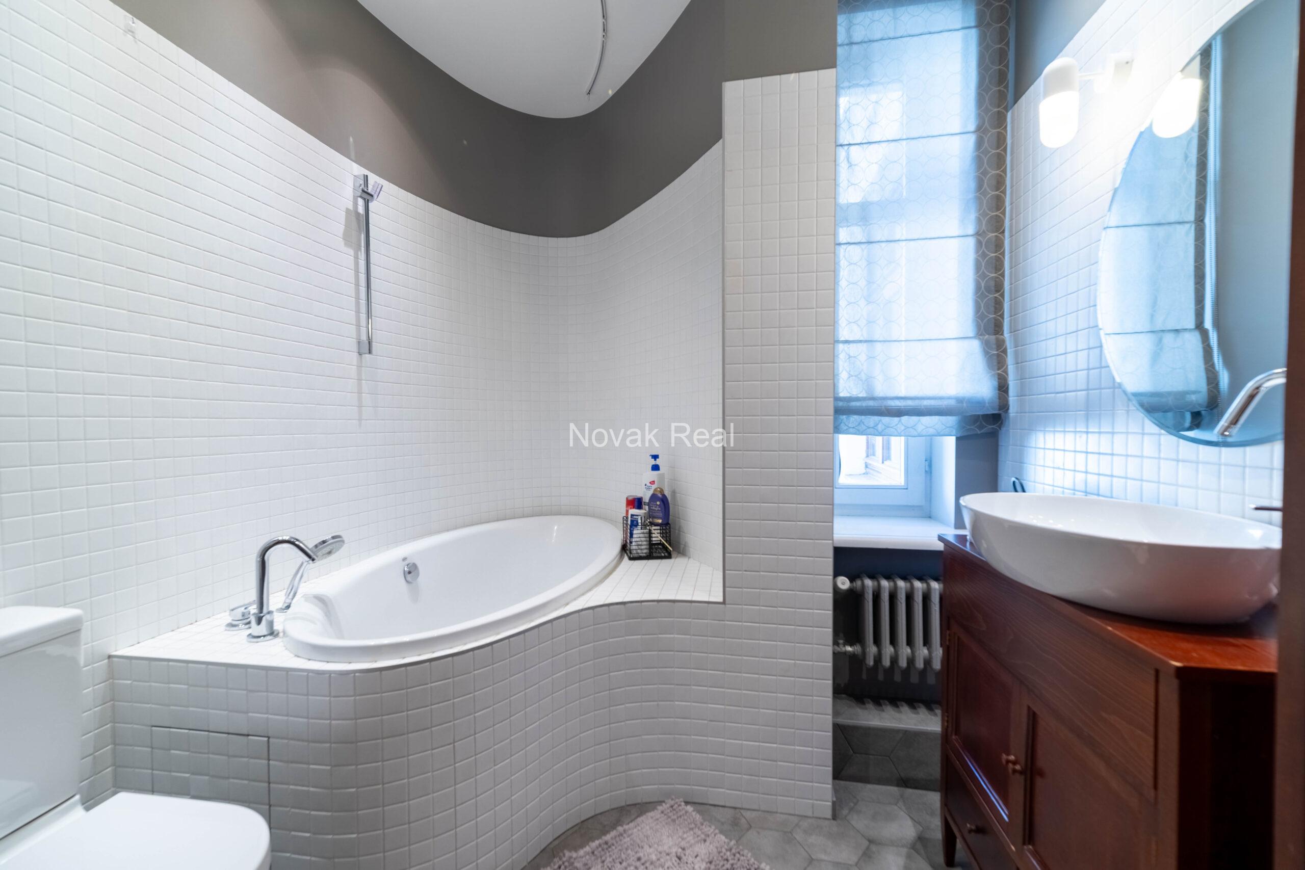 A sunny apartment for rent in the Quiet City Centre