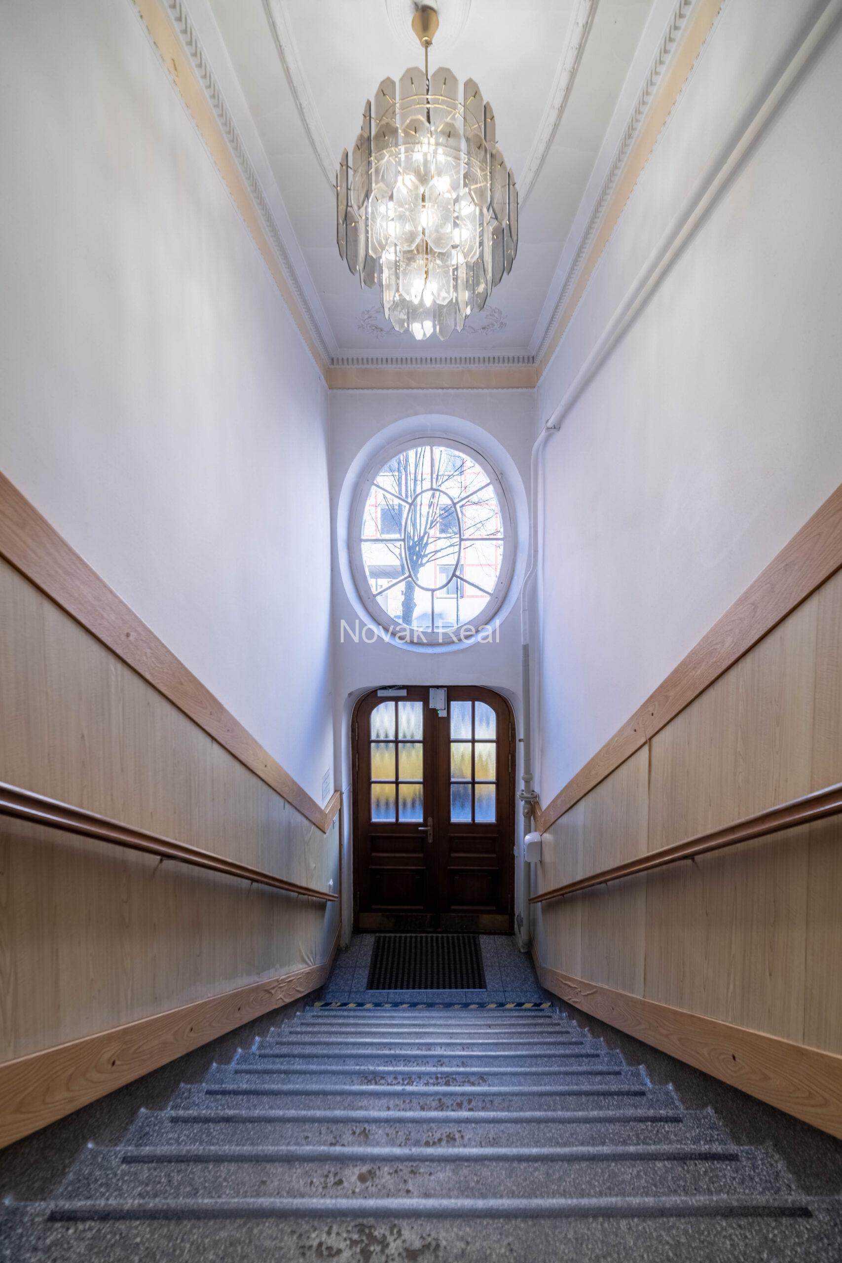 A sunny apartment for rent in the Quiet City Centre