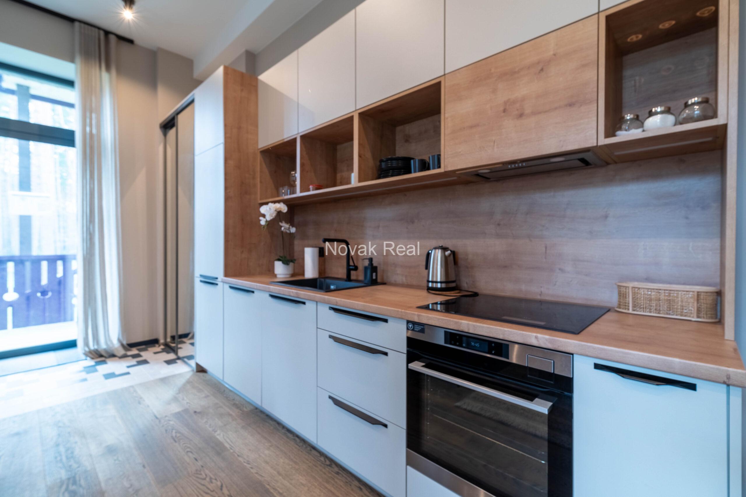 Jūrmalā, Dzintaros, Mežaparka prospektā 10, tiek piedāvāti jauni apartamenti un lofti pārdošanai
