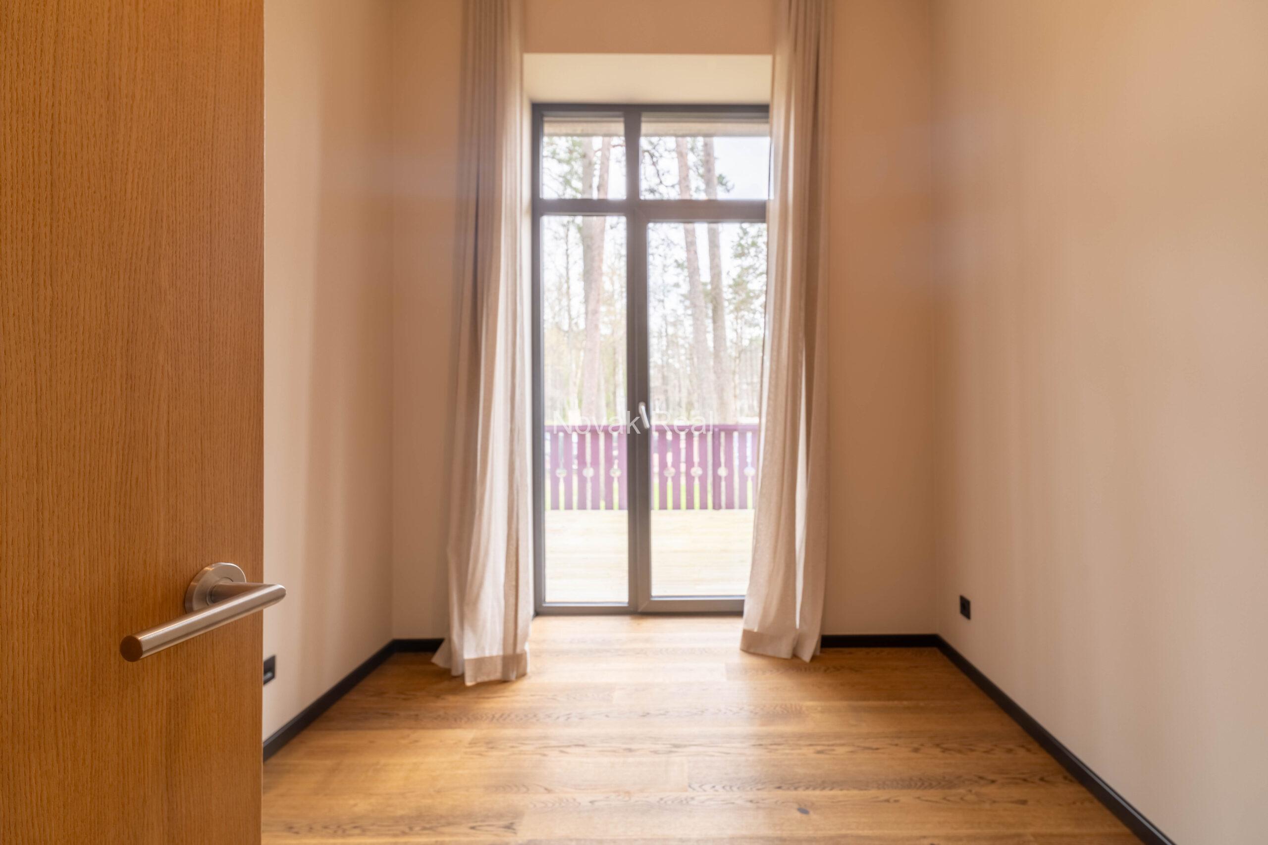 Jūrmalā, Dzintaros, Mežaparka prospektā 10, tiek piedāvāti jauni apartamenti un lofti pārdošanai