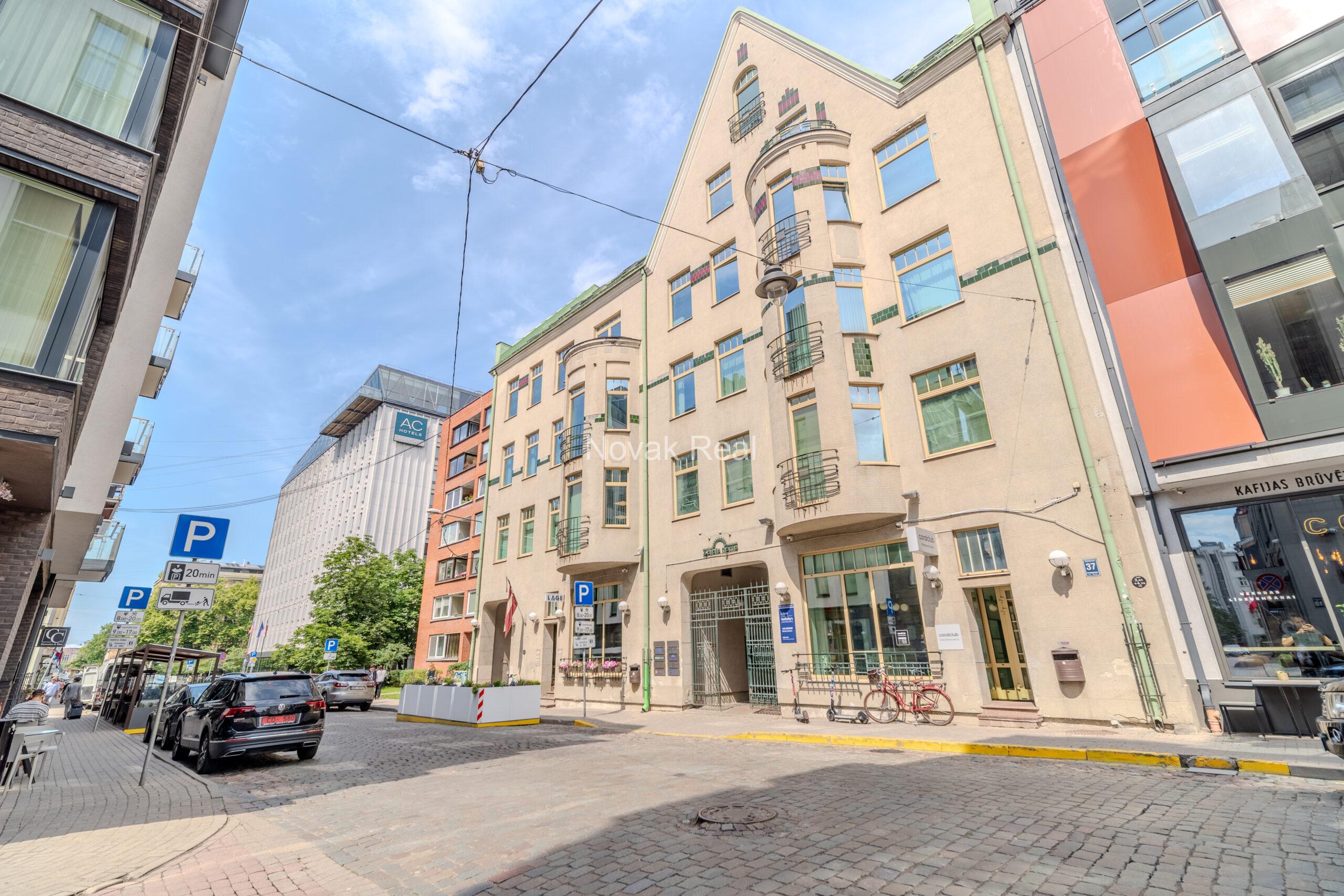 A brand new apartment is for rent with a beautiful view of the Quiet Centre