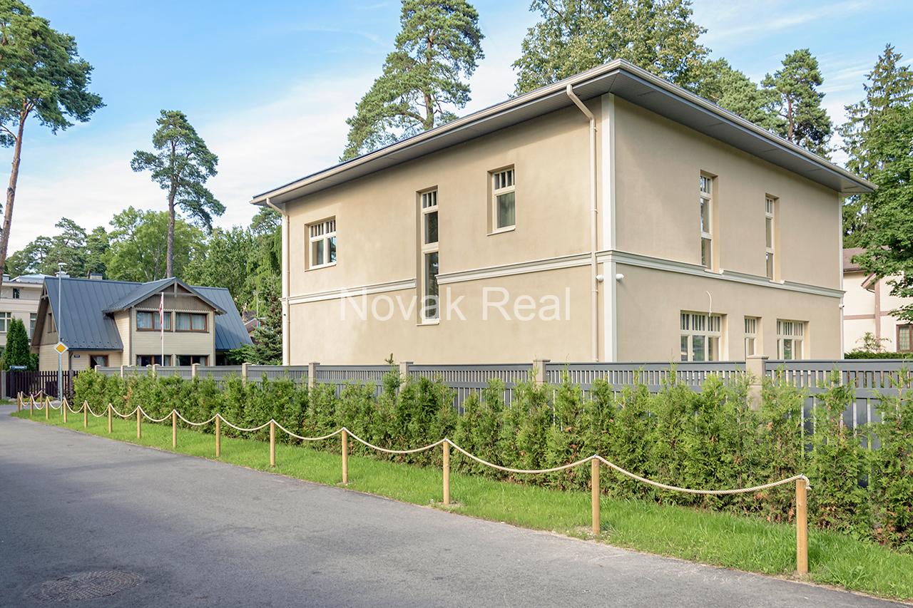 A new, comfortable six-bedroom house is available for long-term rent in Lielupe