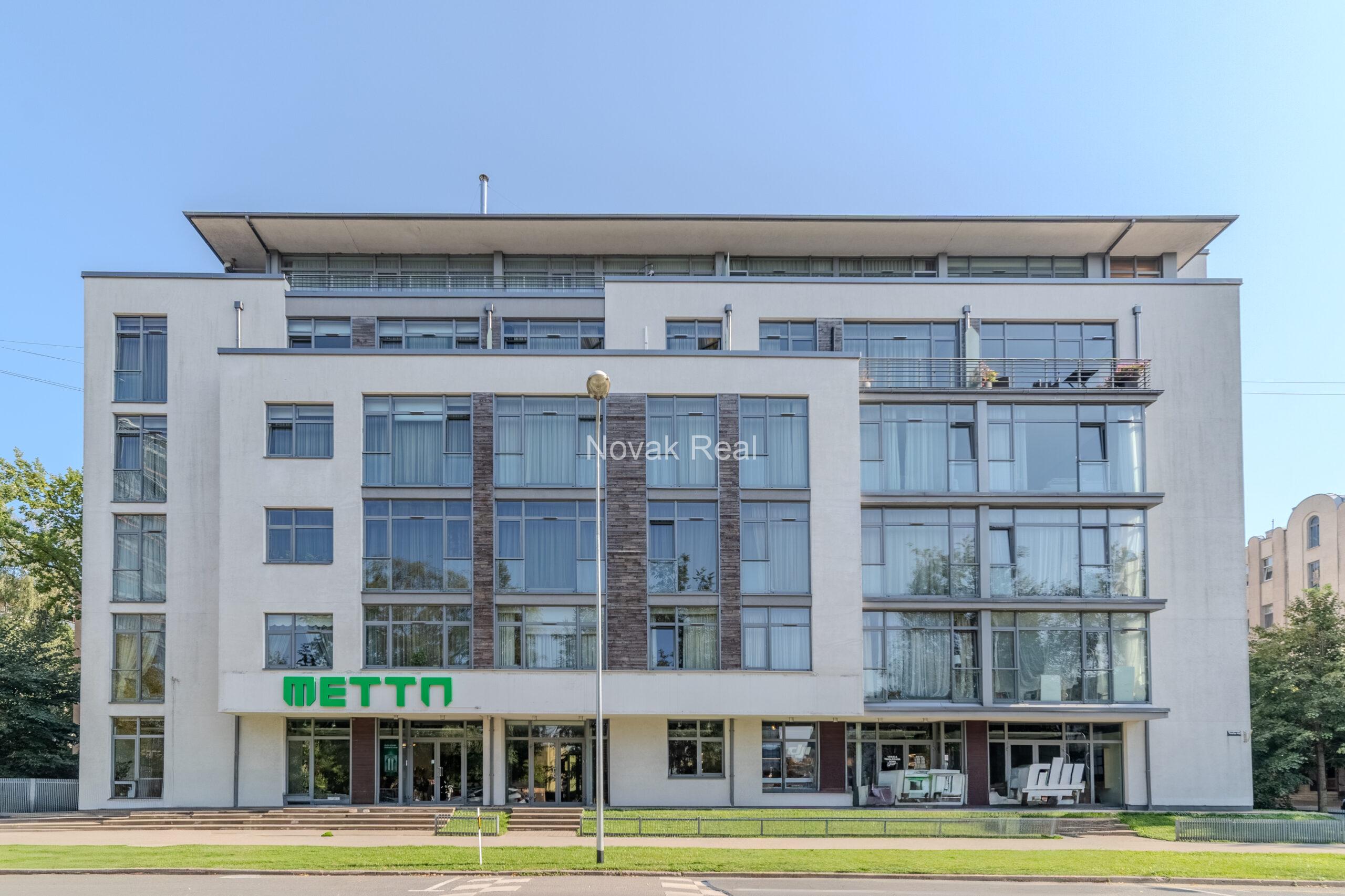 В центре сдается просторная и светлая 5-комнатная двухэтажная квартира
