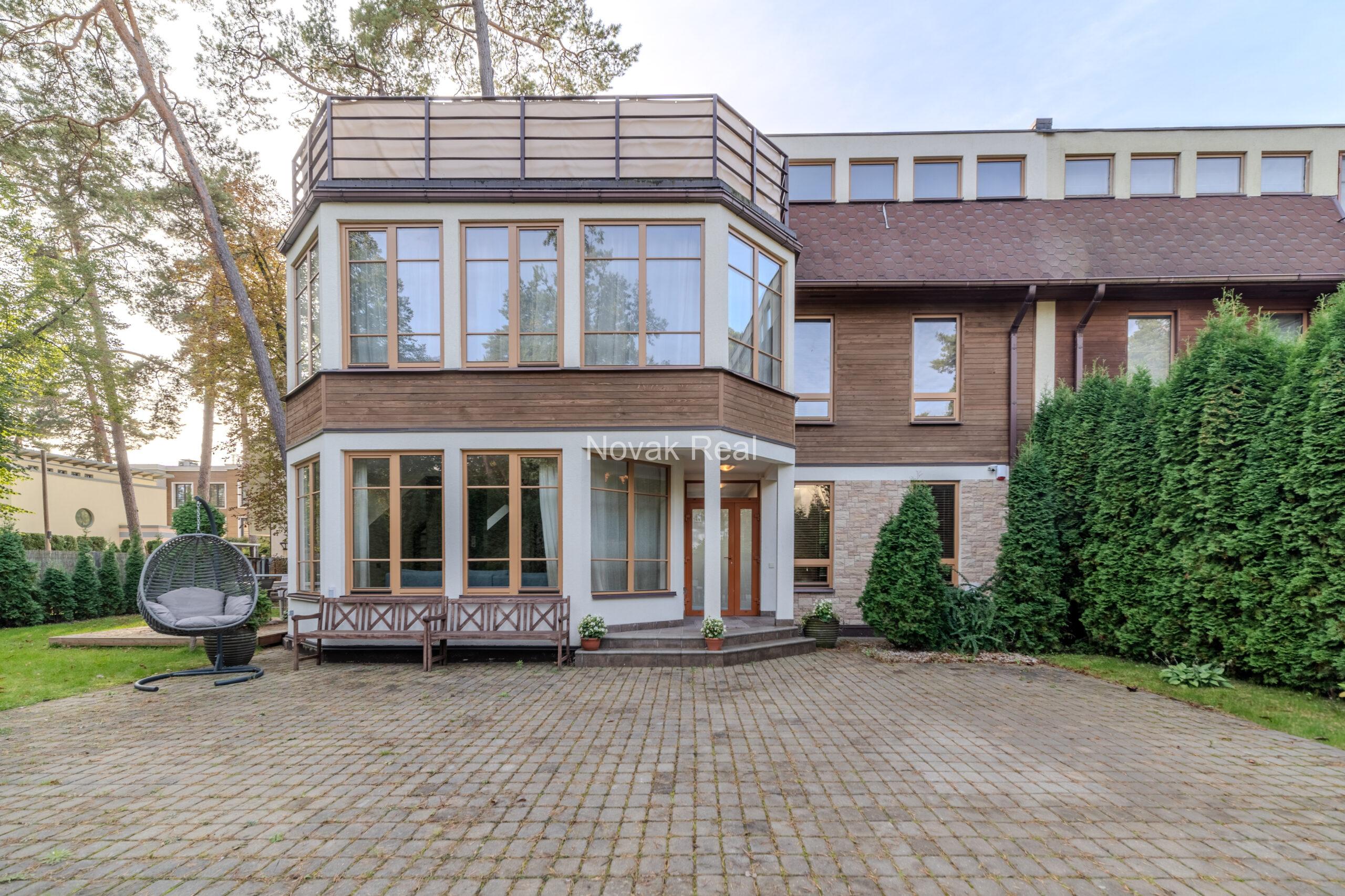 In Bulduri, on the first line to the sea, a modern and cozy townhouse is for sale