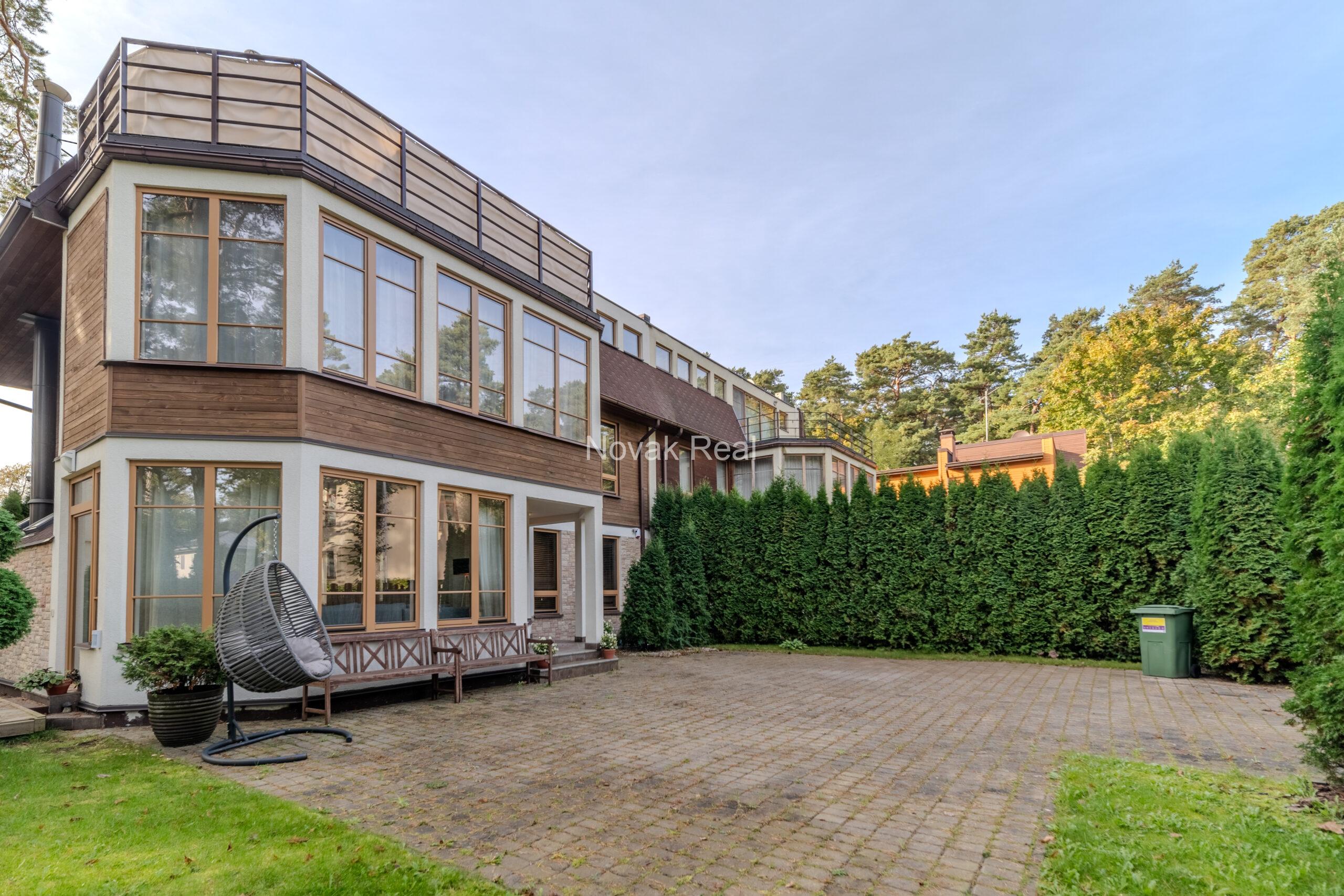 In Bulduri, on the first line to the sea, a modern and cozy townhouse is for sale