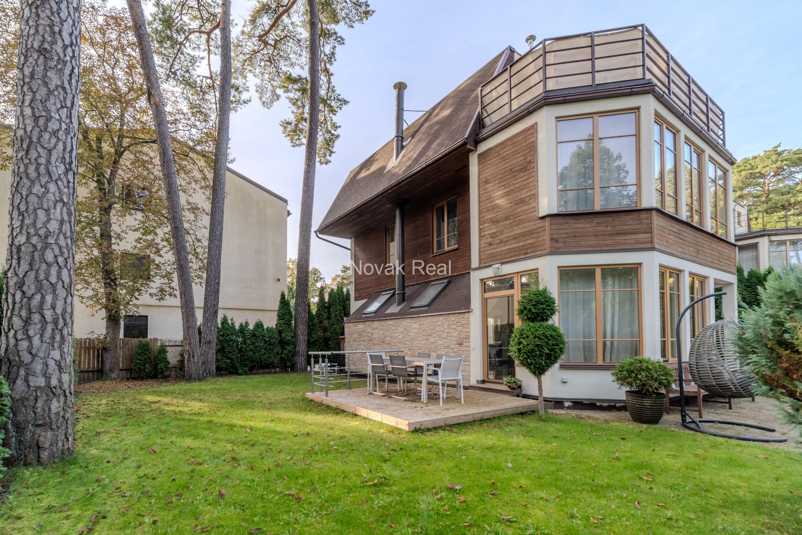 In Bulduri, on the first line to the sea, a modern and cozy townhouse is for sale