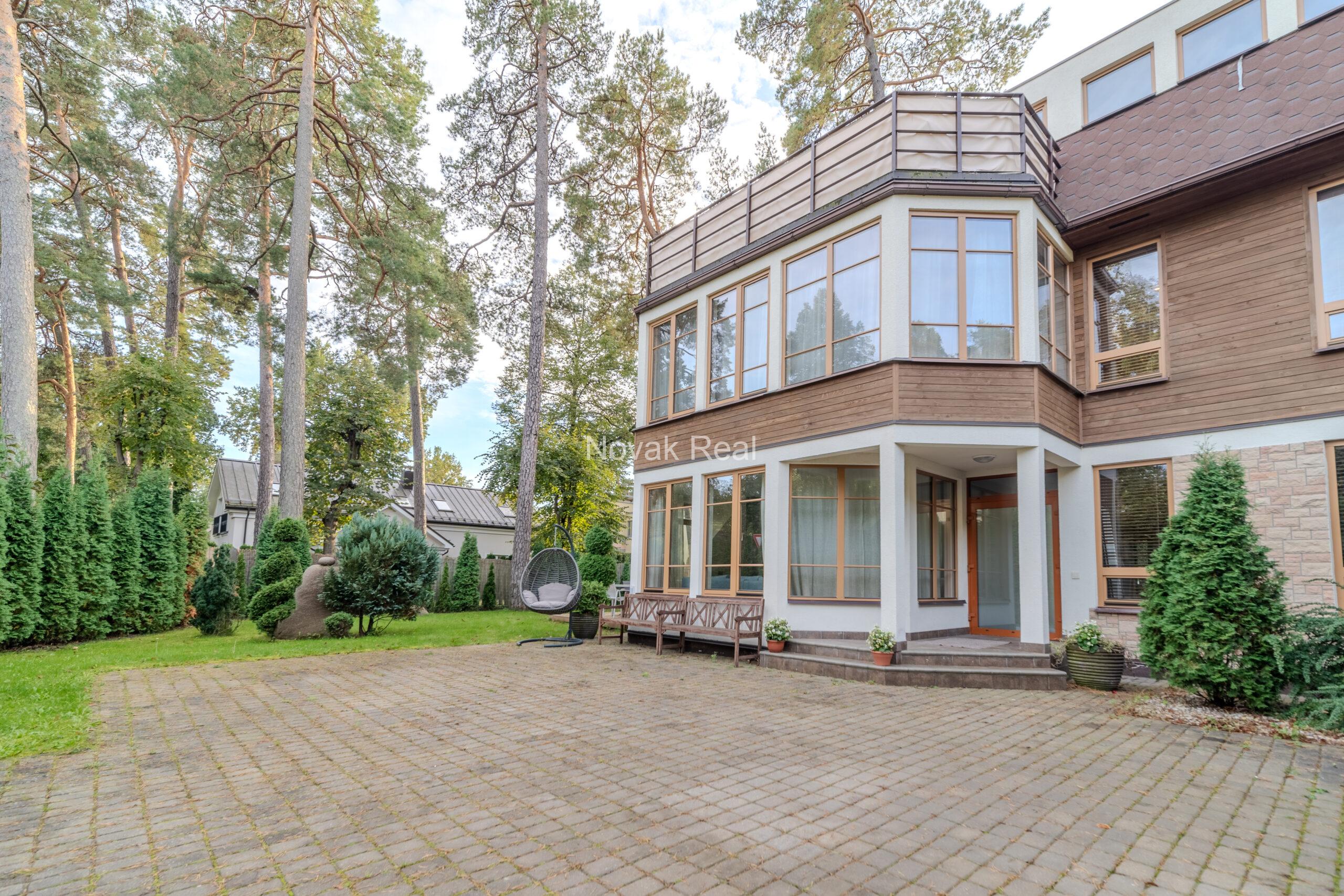 In Bulduri, on the first line to the sea, a modern and cozy townhouse is for sale