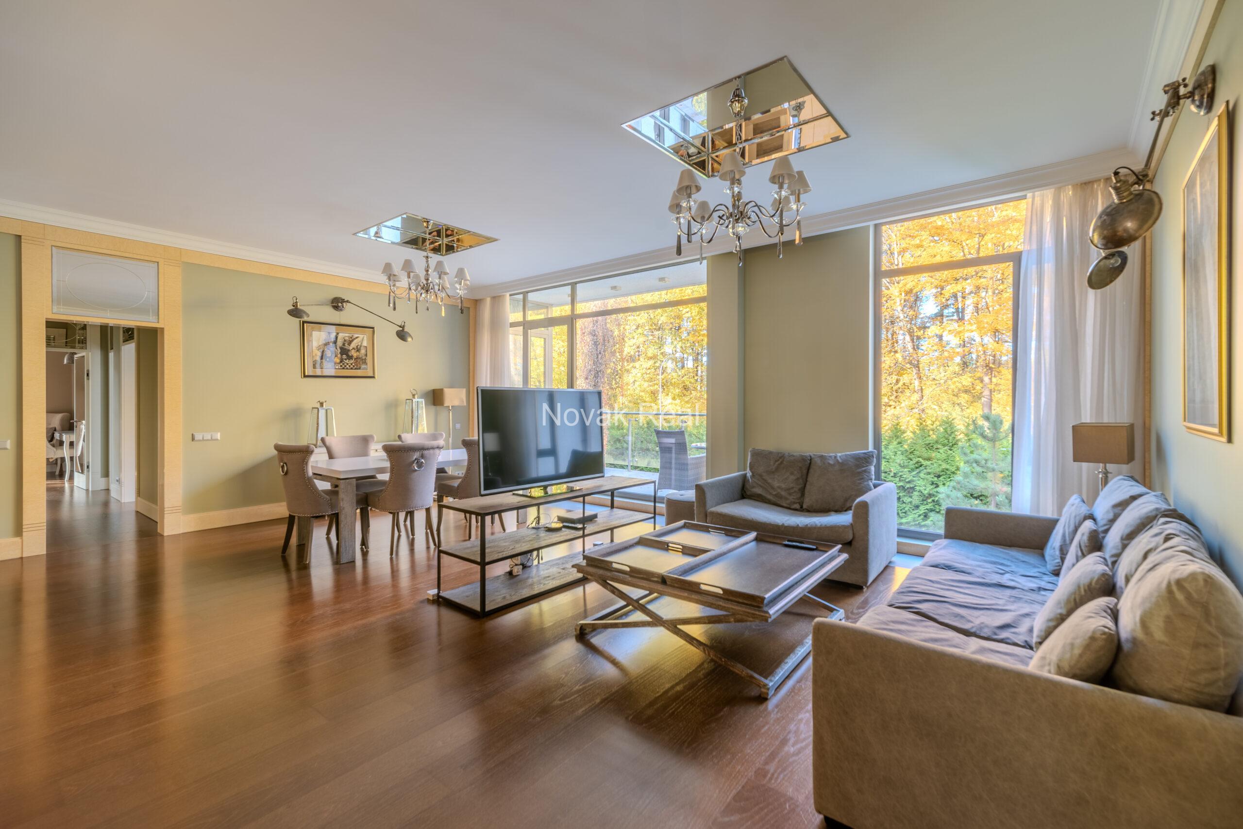 A 4-room apartment with a large terrace overlooking the dunes is for rent on the 1st line to the sea