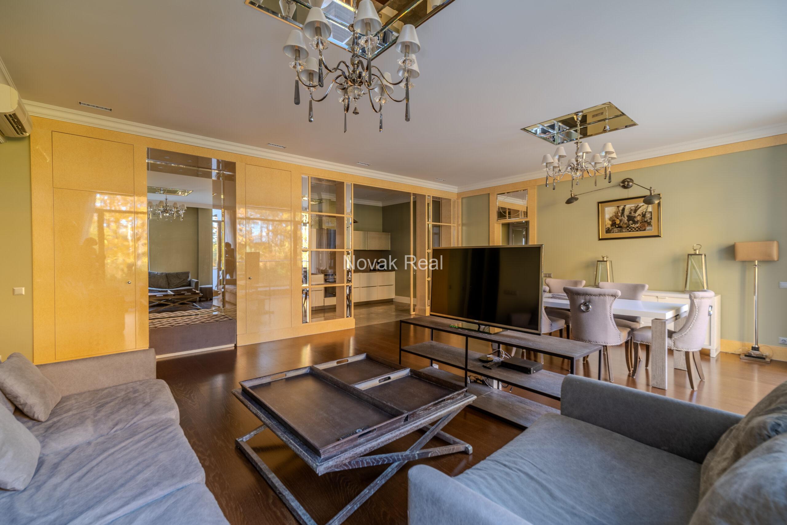 A 4-room apartment with a large terrace overlooking the dunes is for rent on the 1st line to the sea