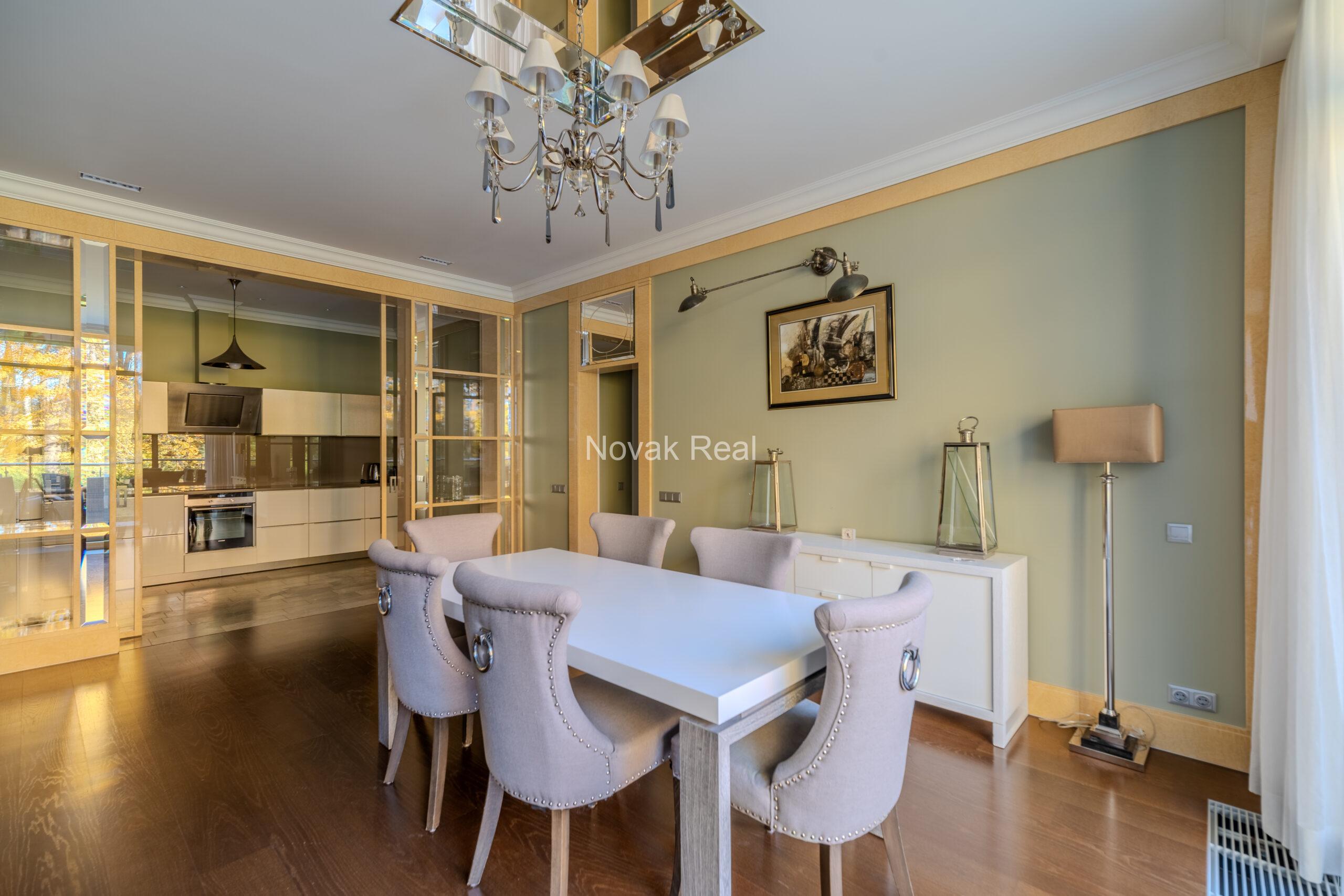 A 4-room apartment with a large terrace overlooking the dunes is for rent on the 1st line to the sea