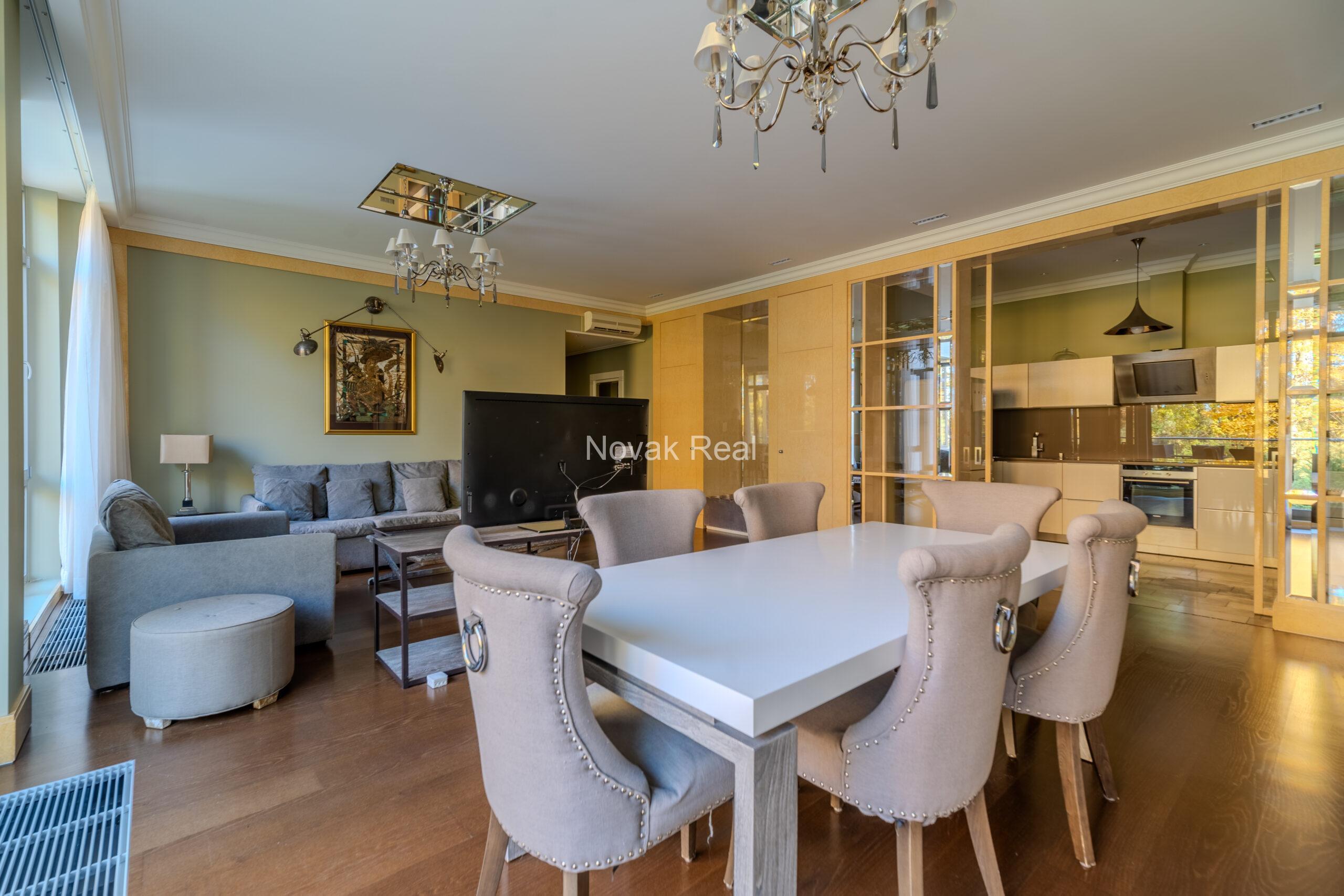 A 4-room apartment with a large terrace overlooking the dunes is for rent on the 1st line to the sea