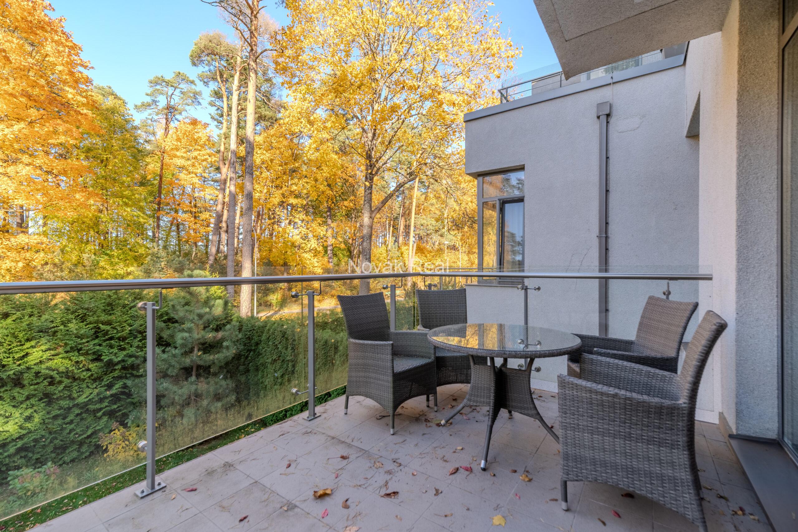 A 4-room apartment with a large terrace overlooking the dunes is for rent on the 1st line to the sea