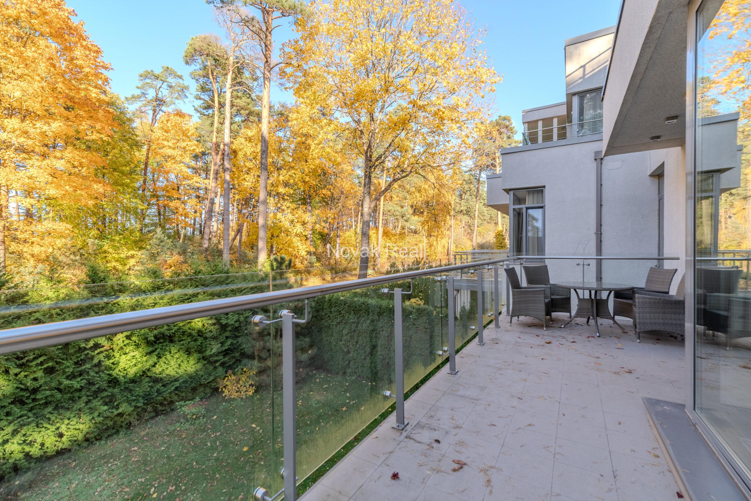 A 4-room apartment with a large terrace overlooking the dunes is for rent on the 1st line to the sea
