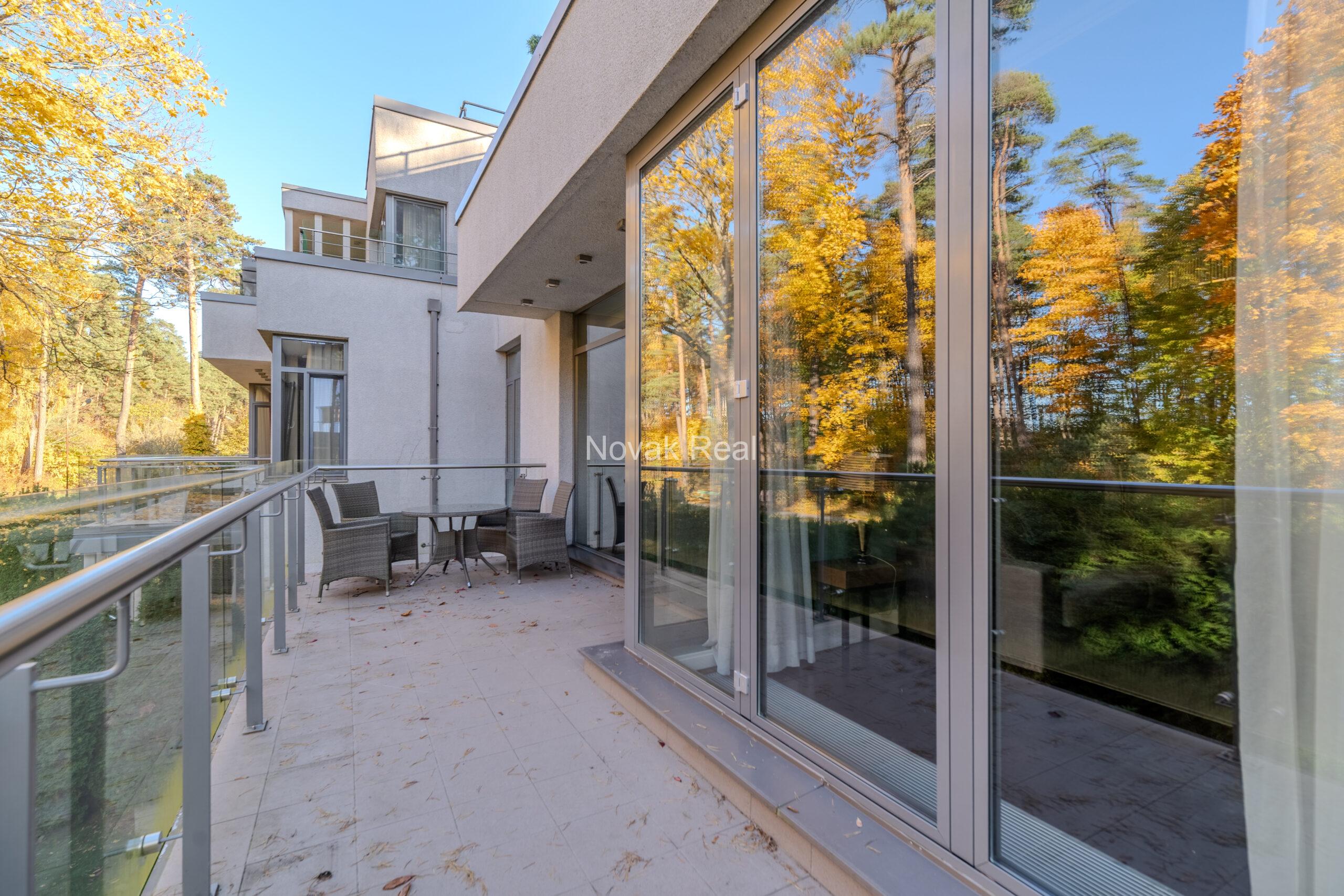 A 4-room apartment with a large terrace overlooking the dunes is for rent on the 1st line to the sea