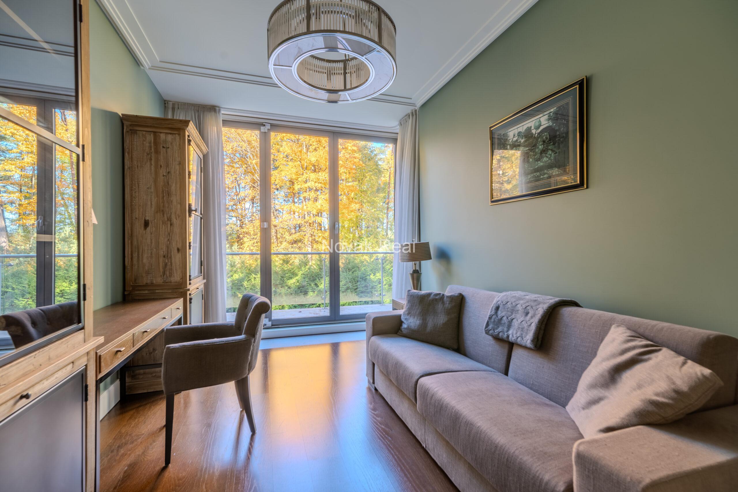 A 4-room apartment with a large terrace overlooking the dunes is for rent on the 1st line to the sea