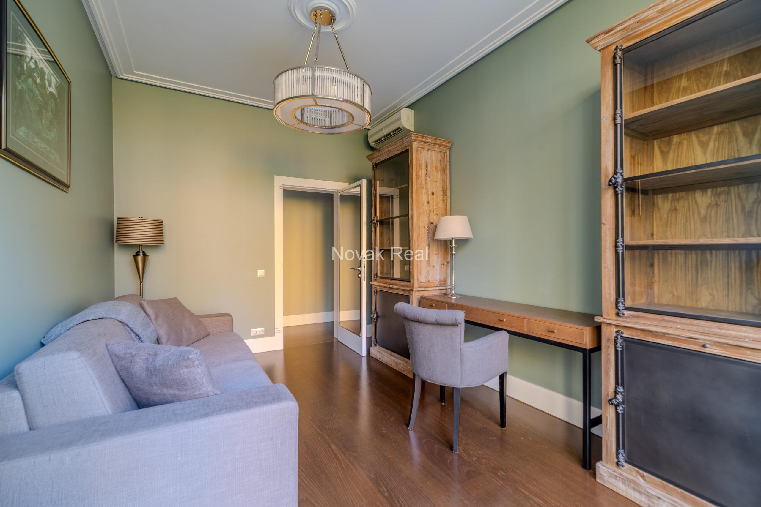 A 4-room apartment with a large terrace overlooking the dunes is for rent on the 1st line to the sea