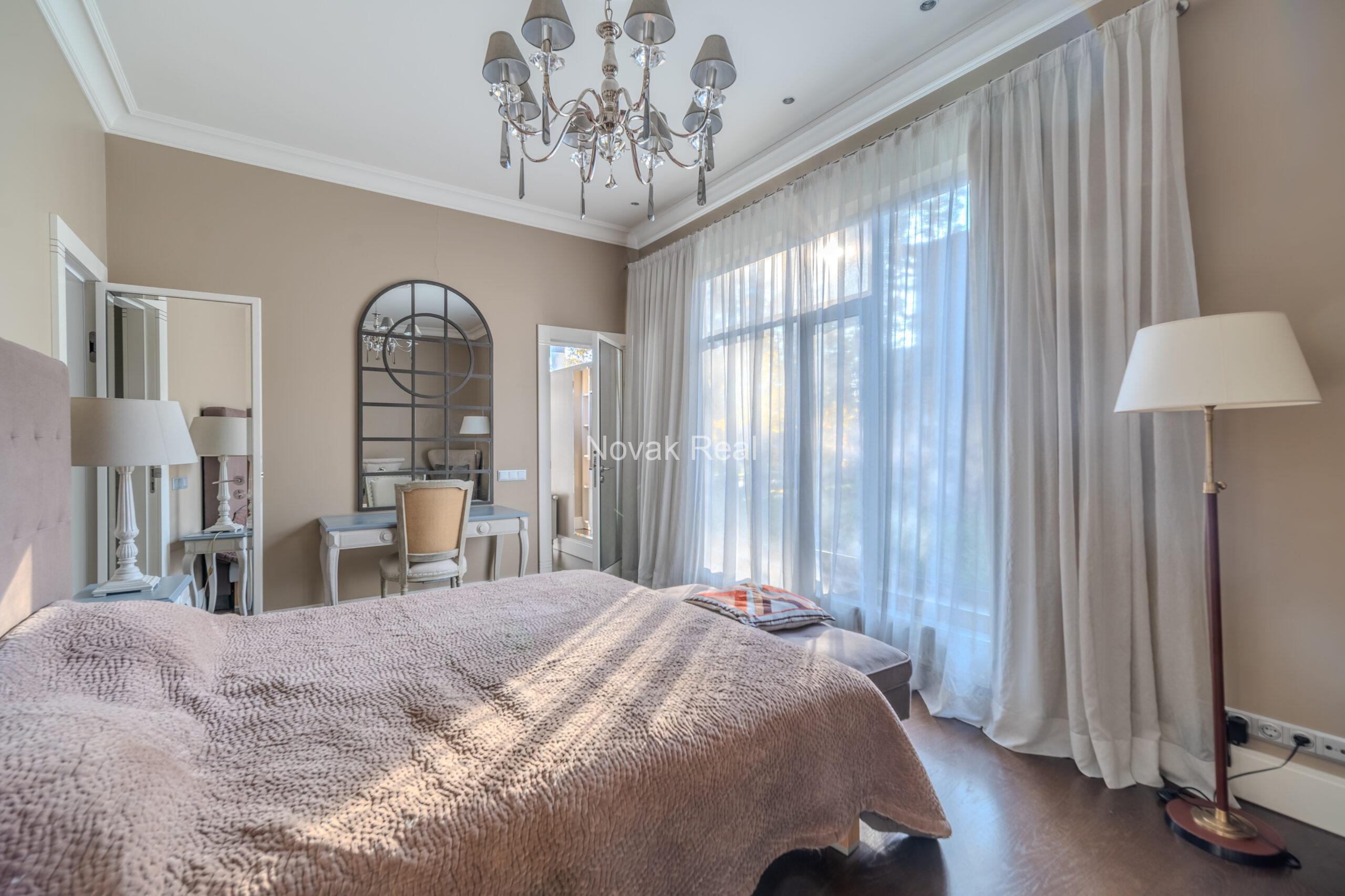 A 4-room apartment with a large terrace overlooking the dunes is for rent on the 1st line to the sea