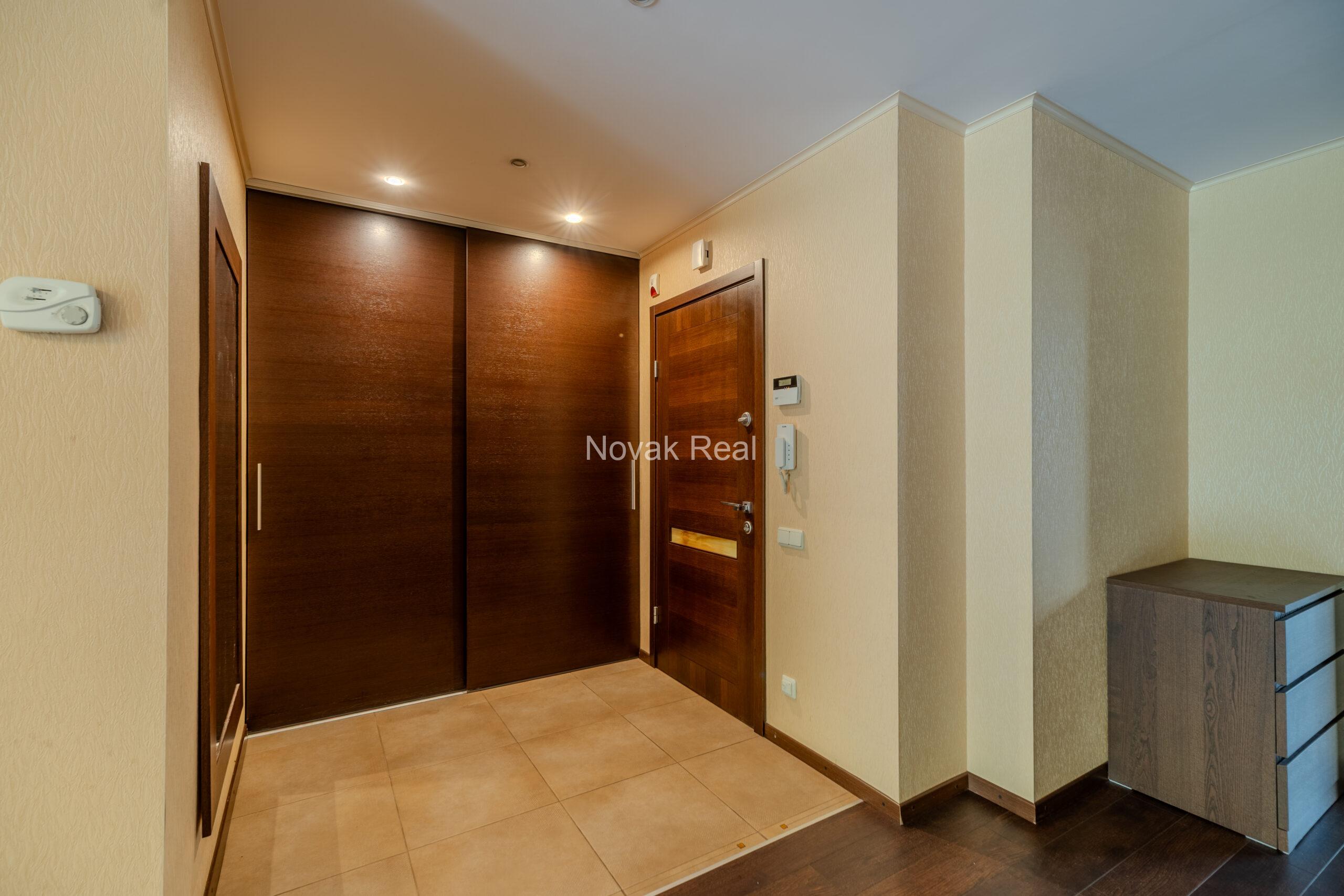 A stylish and cozy apartment is available for rent from August 25 to June 1 in the prestigious Dzintari district