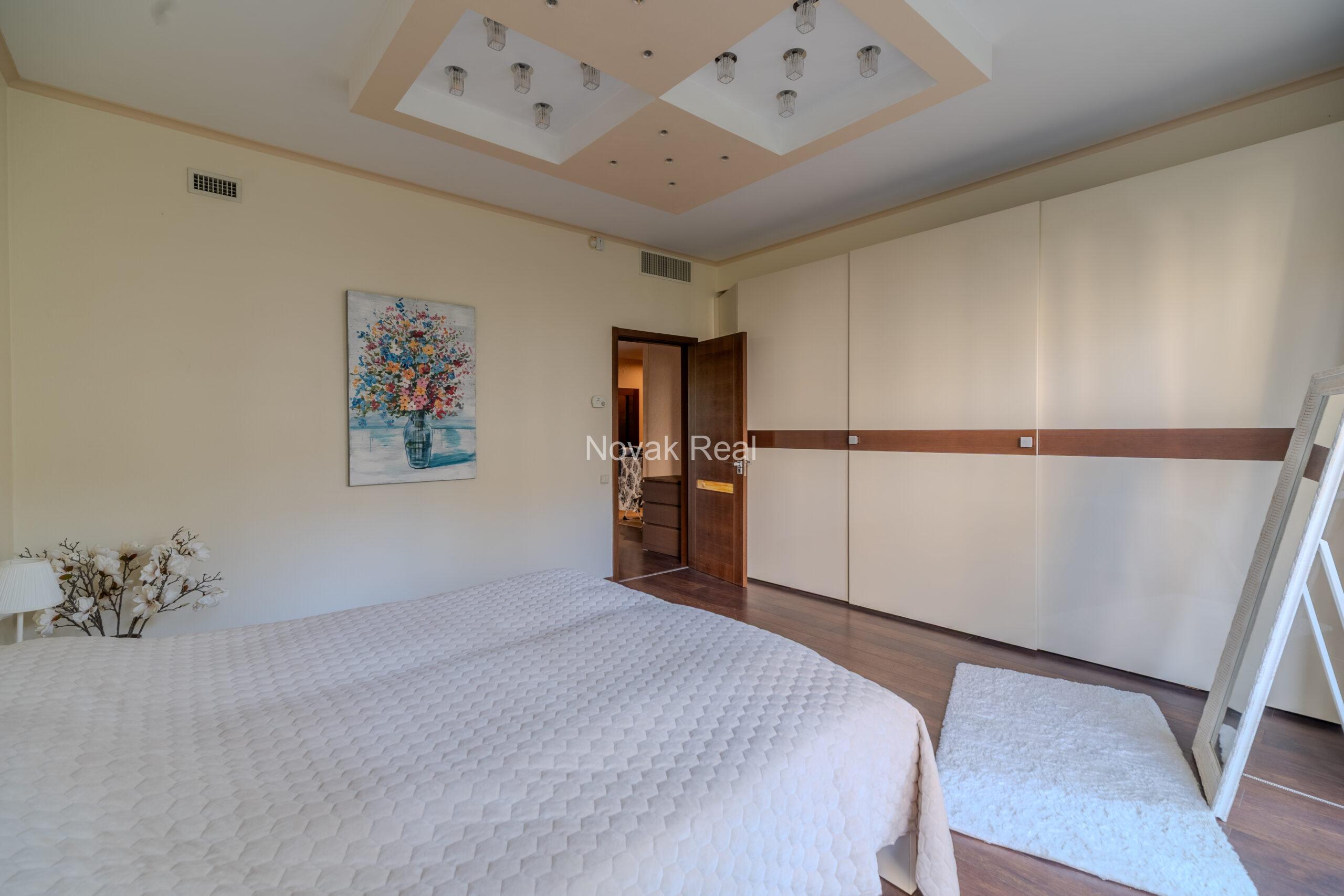A stylish and cozy apartment is available for rent from August 25 to June 1 in the prestigious Dzintari district