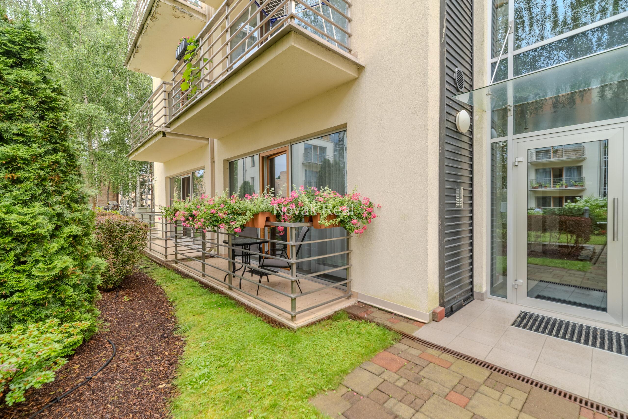 A stylish and cozy apartment is available for rent from August 25 to June 1 in the prestigious Dzintari district