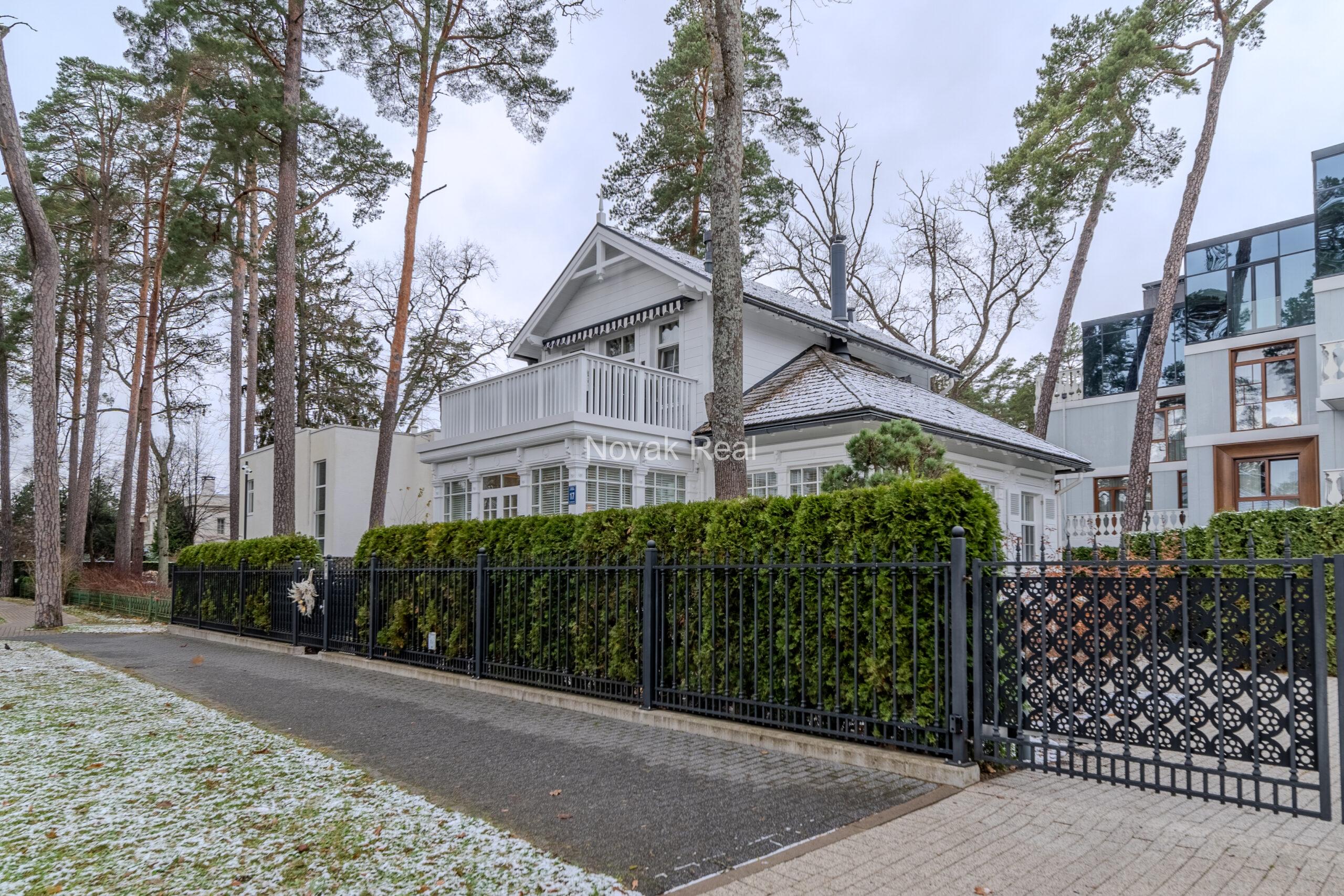 A house is offered for sale in Jūrmala, Bulduri district