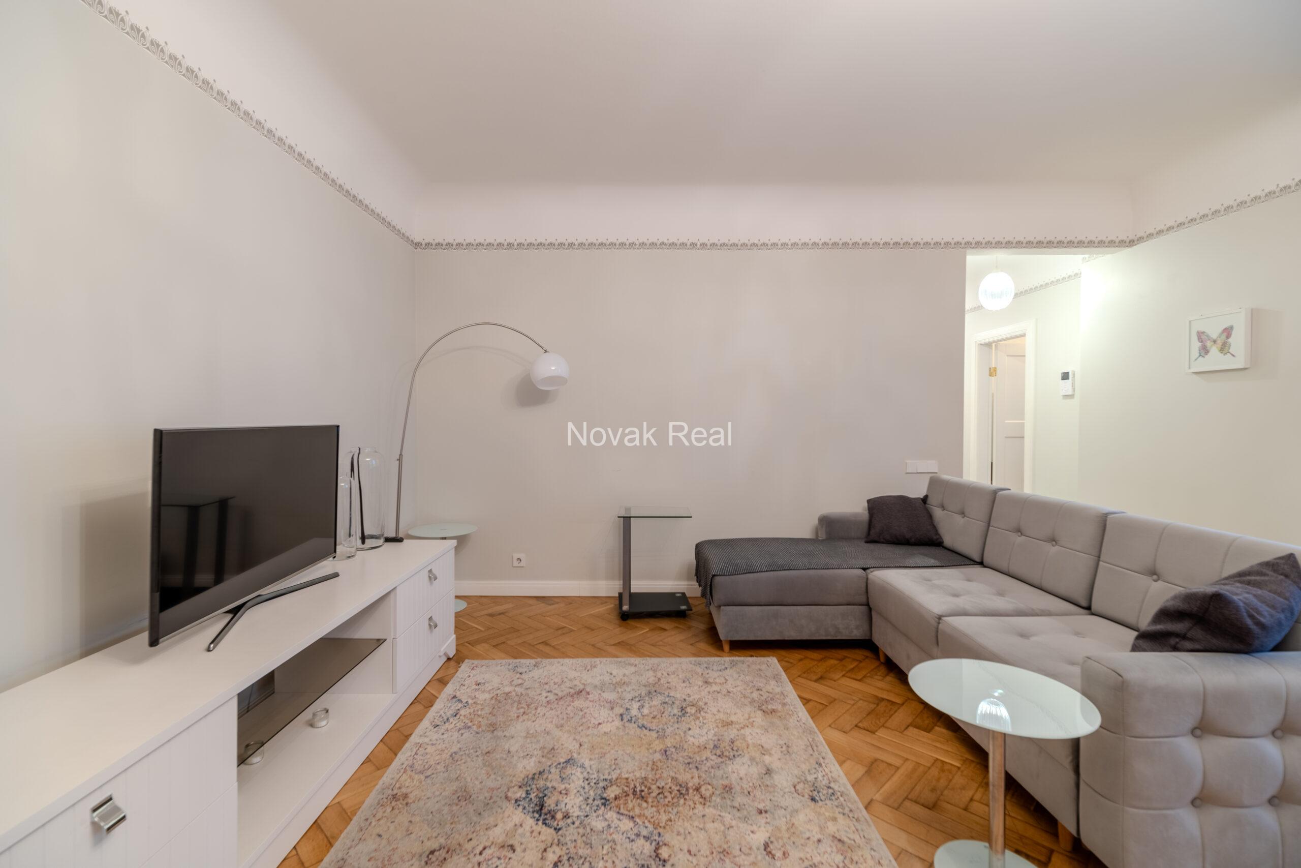 Two-room apartment with a balcony on the facade in a prestigious embassy district