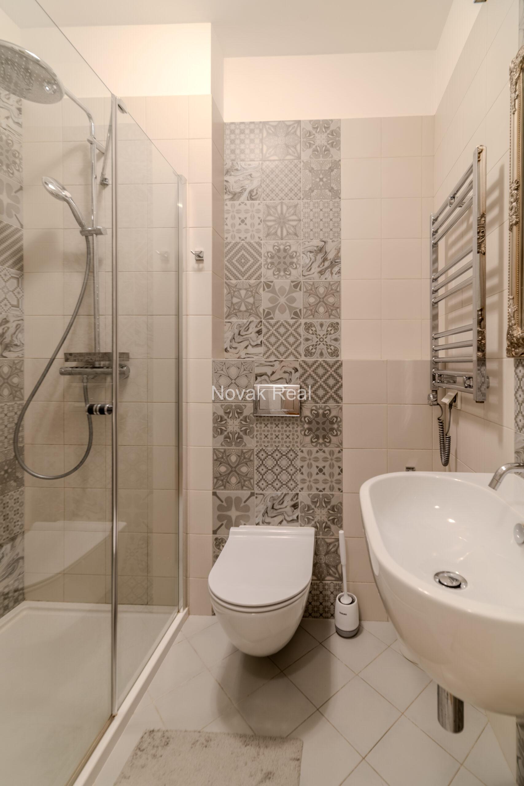 Two-room apartment with a balcony on the facade in a prestigious embassy district