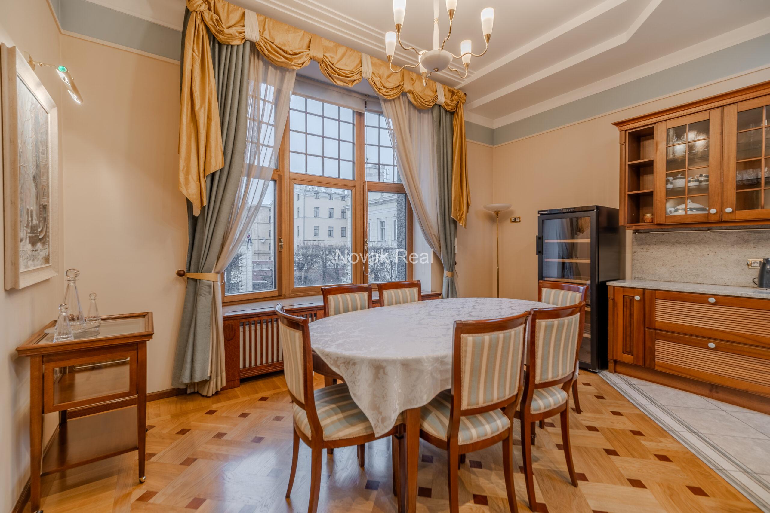 A spacious apartment is offered in the embassy district of Riga