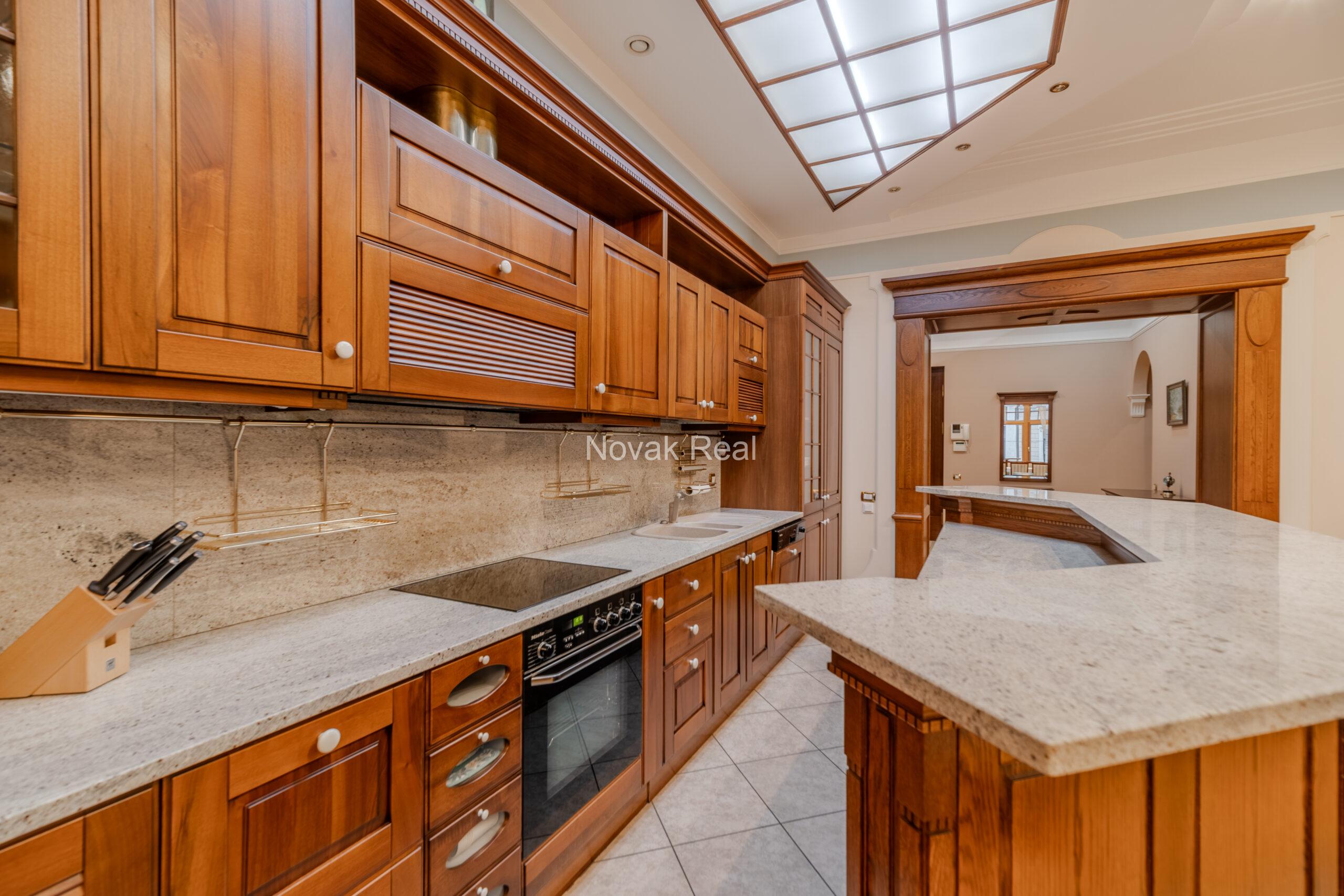 A spacious apartment is offered in the embassy district of Riga