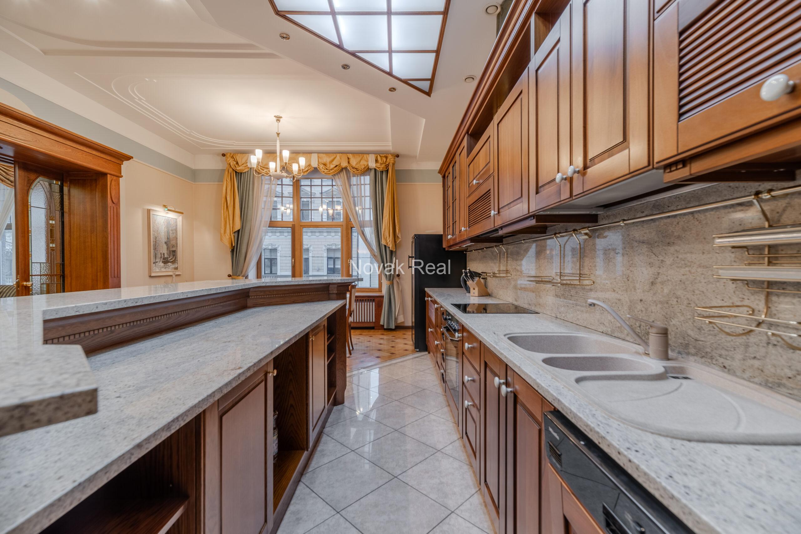 A spacious apartment is offered in the embassy district of Riga