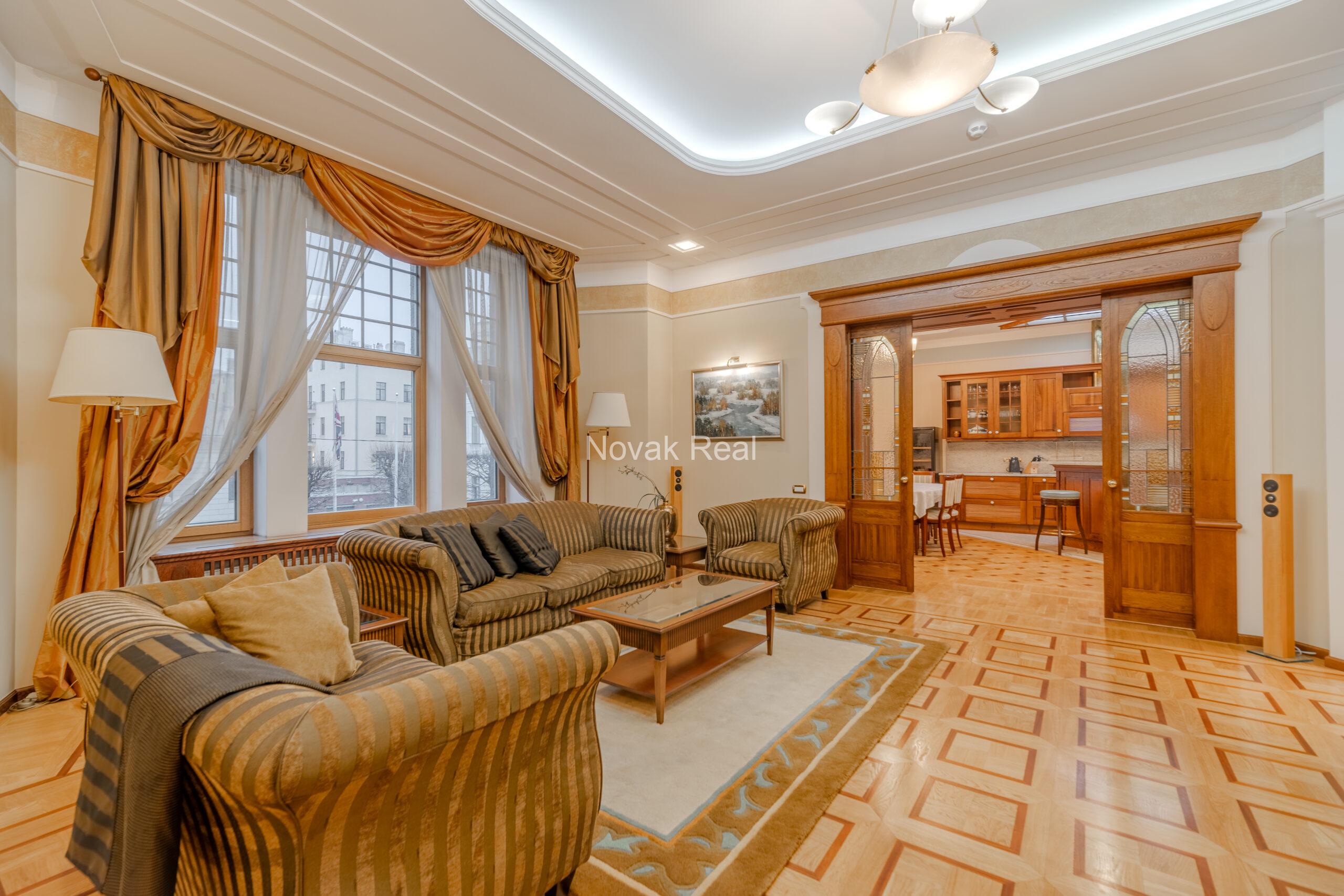 A spacious apartment is offered in the embassy district of Riga