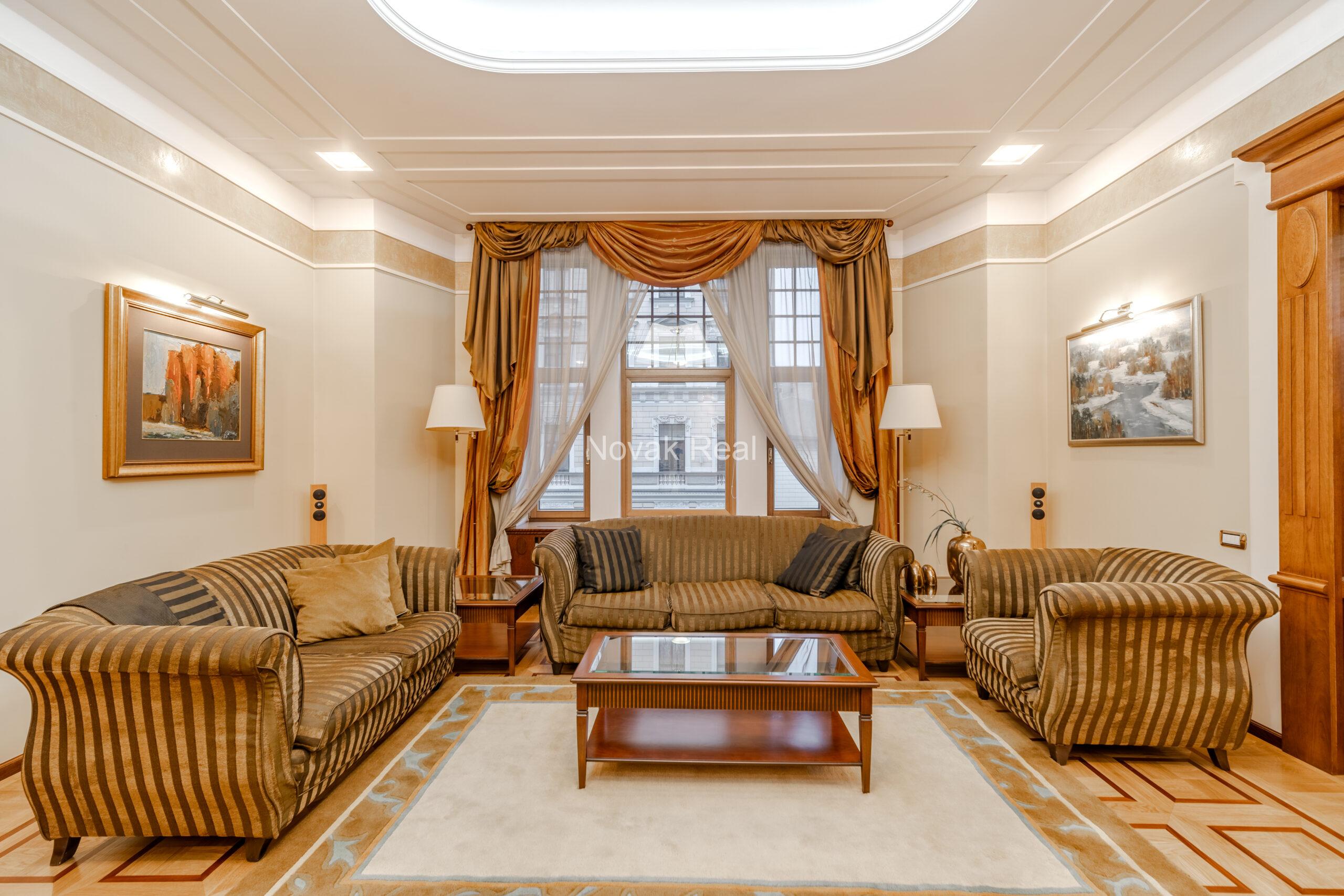 A spacious apartment is offered in the embassy district of Riga