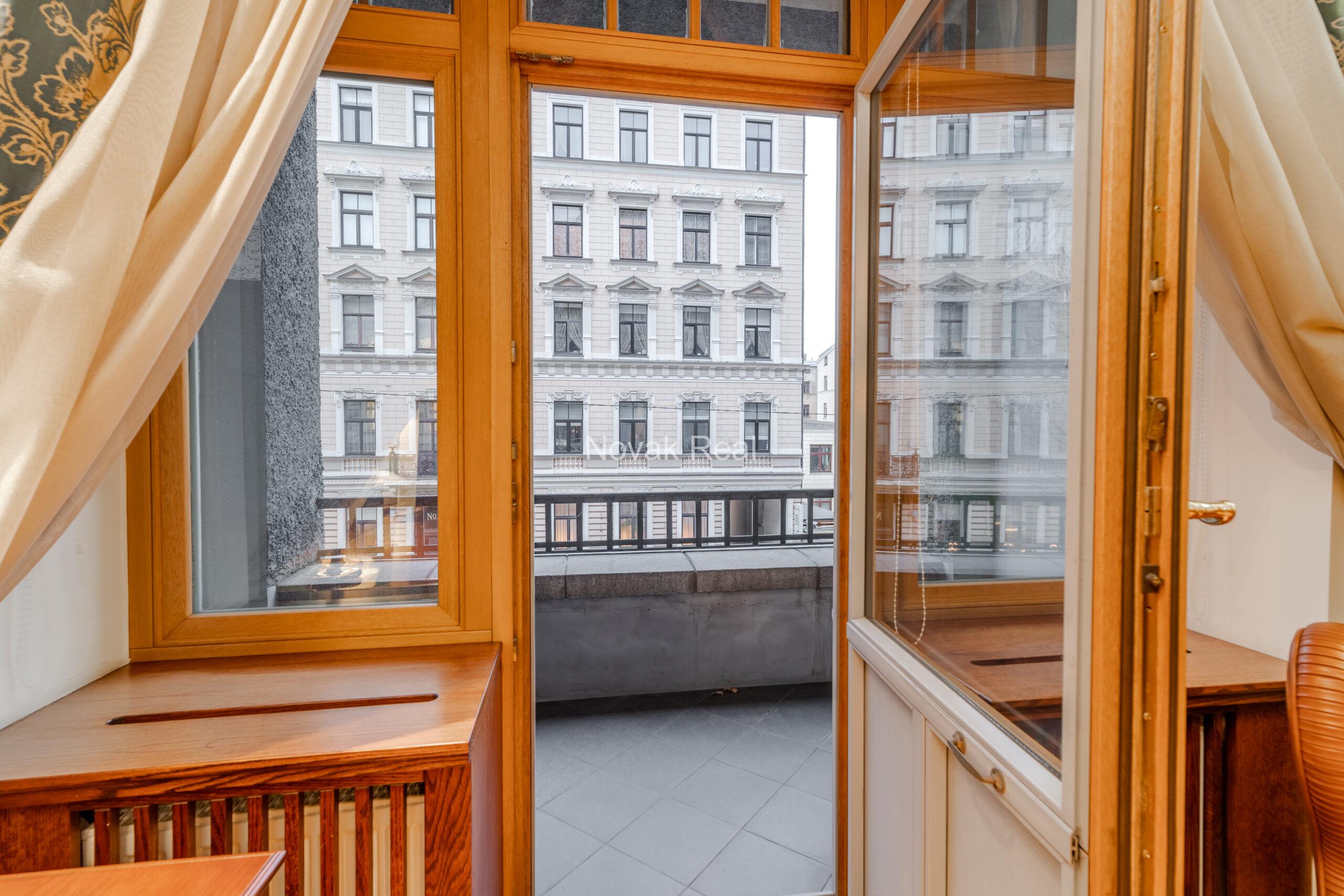 A spacious apartment is offered in the embassy district of Riga