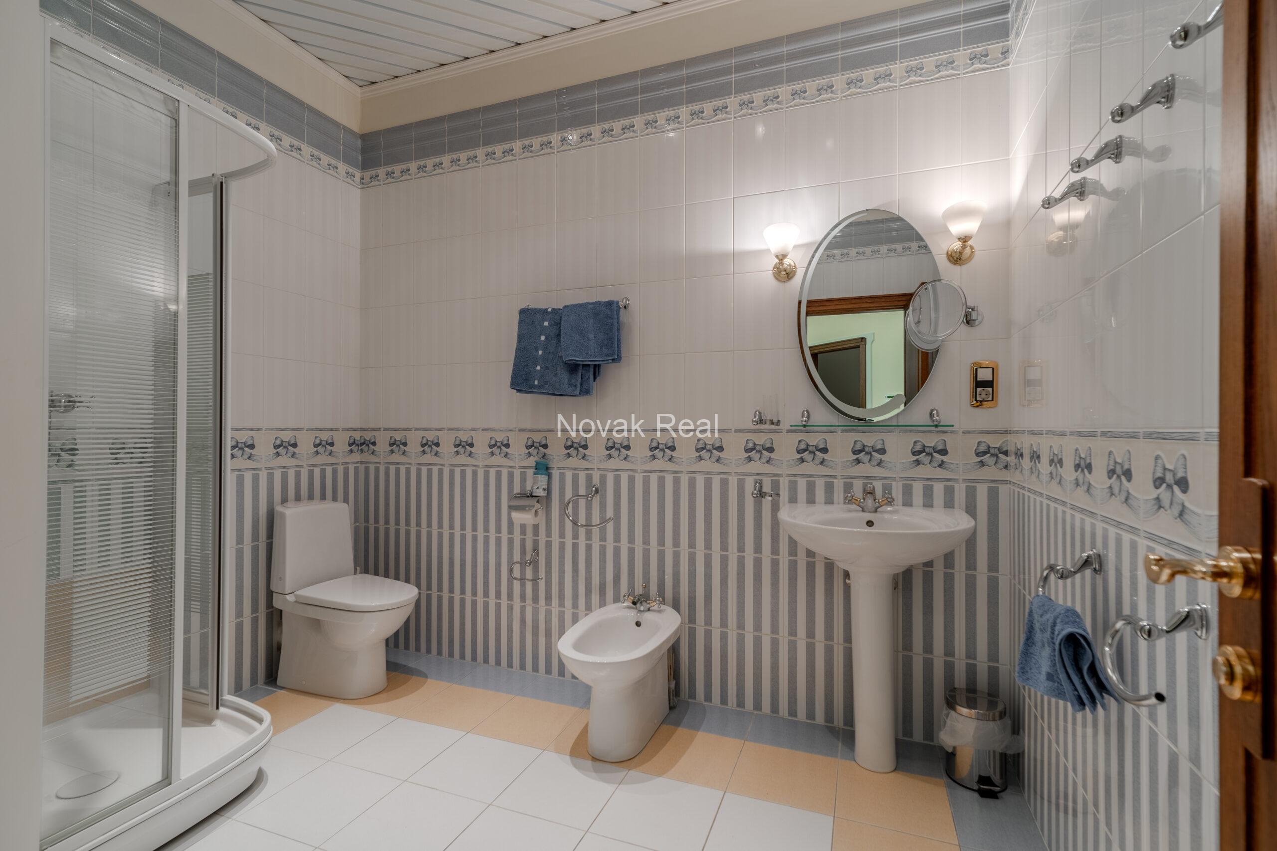 A spacious apartment is offered in the embassy district of Riga