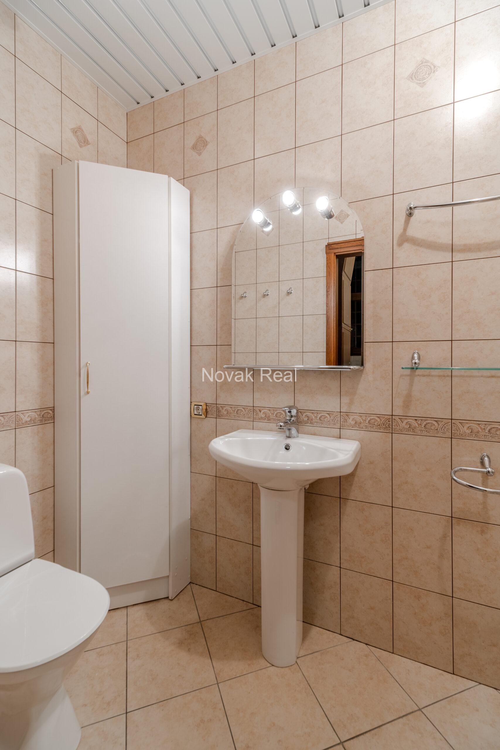 A spacious apartment is offered in the embassy district of Riga
