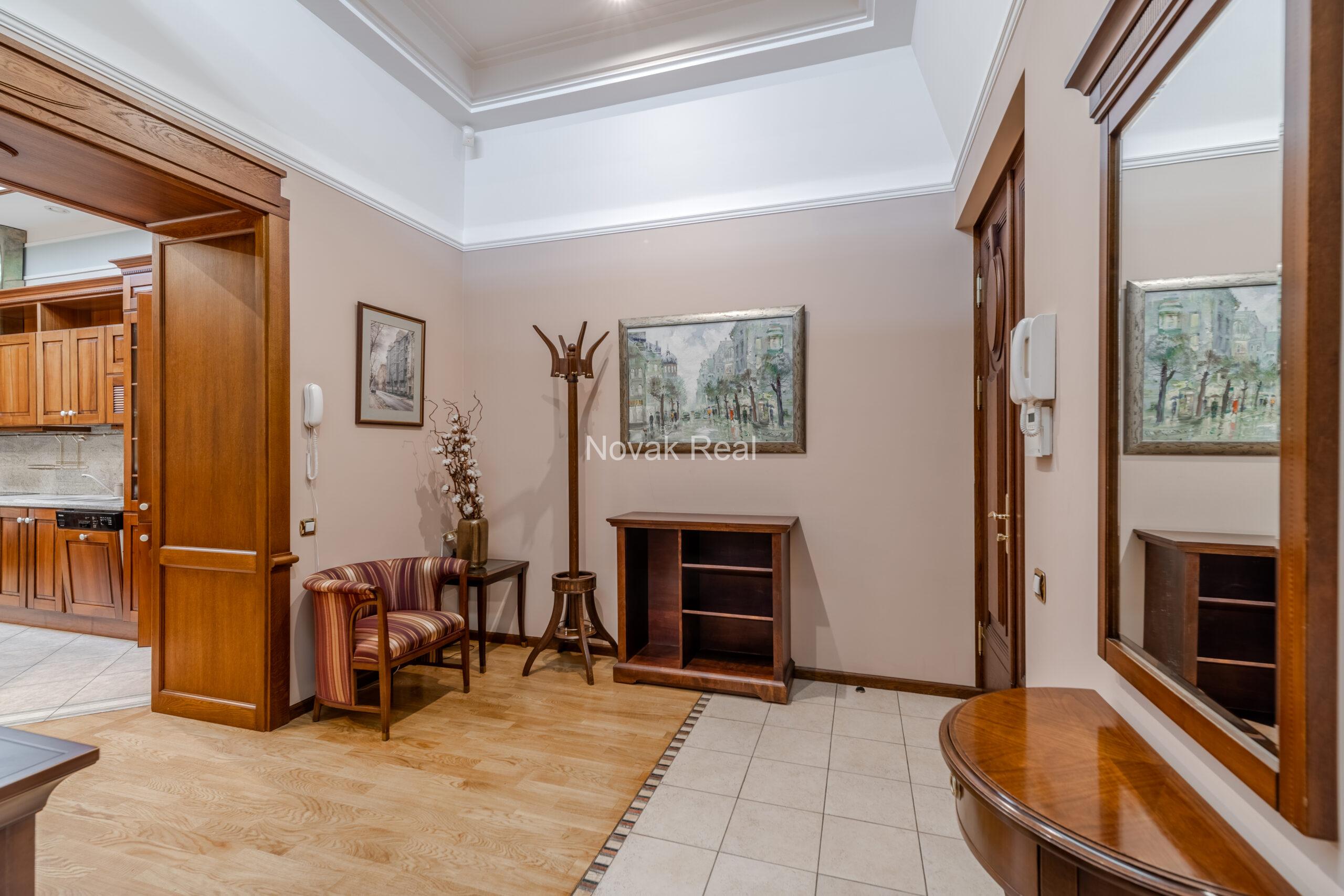 A spacious apartment is offered in the embassy district of Riga