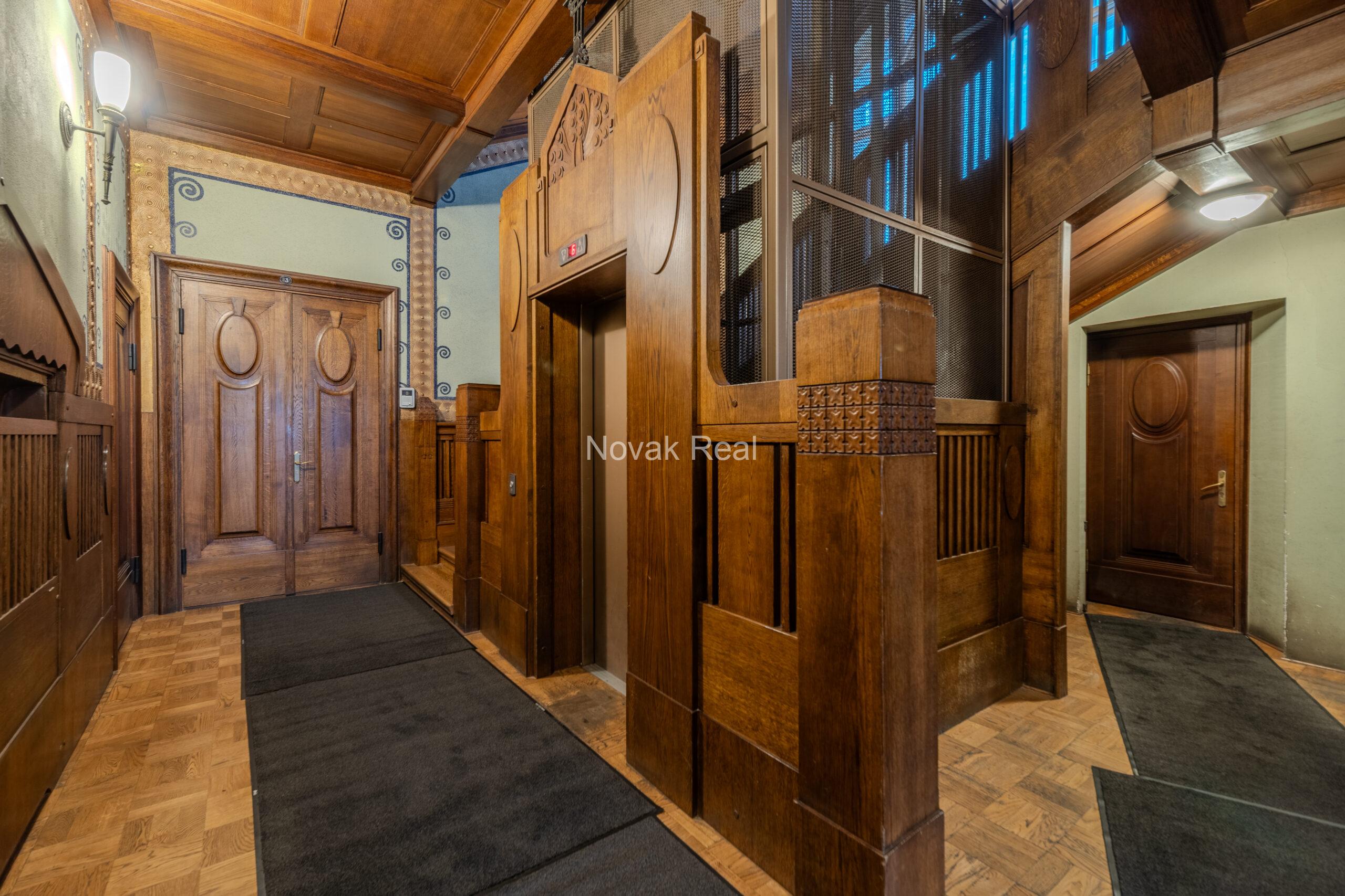 A spacious apartment is offered in the embassy district of Riga