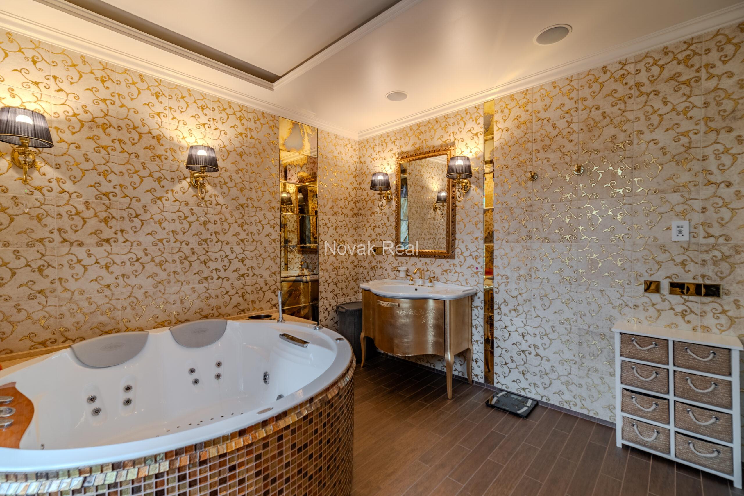 An exquisite 2-story apartment for sale