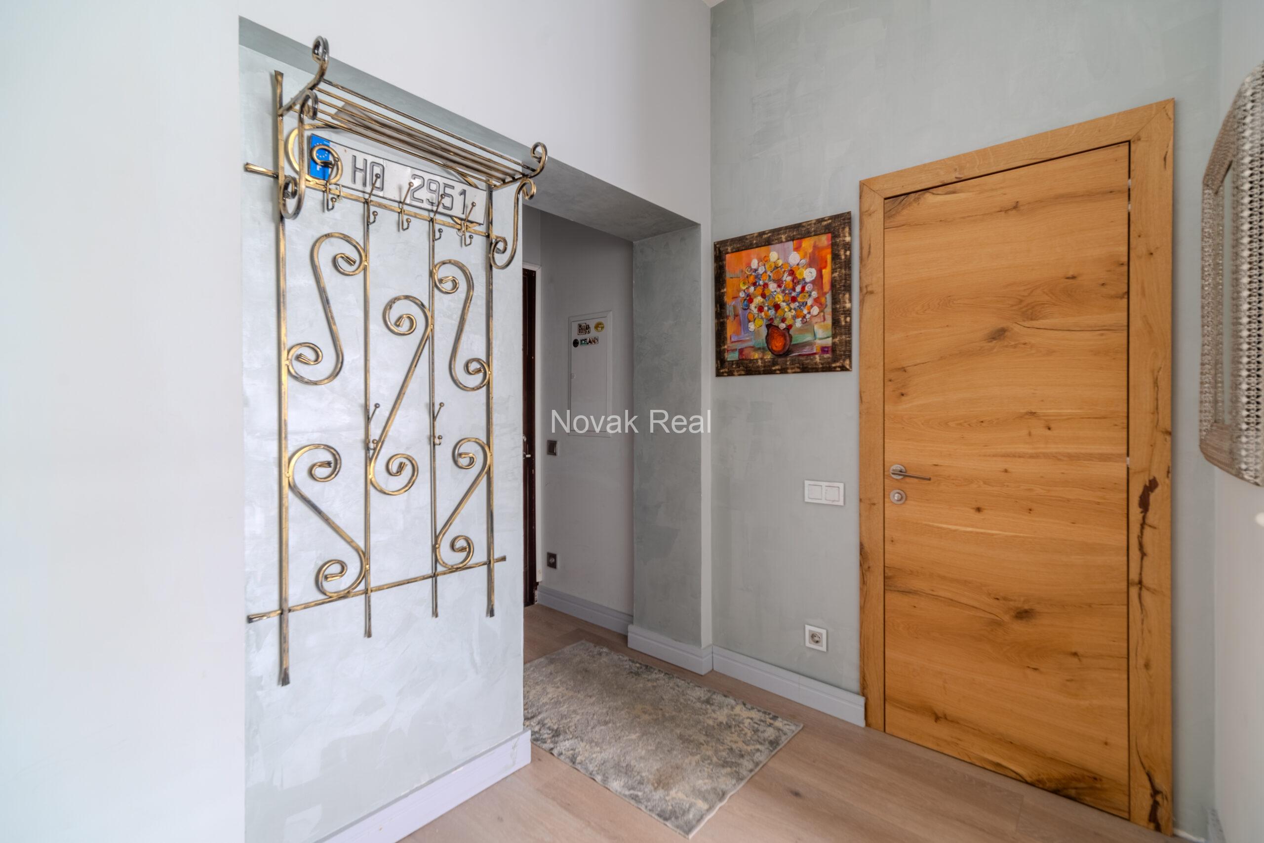 A cozy 3-bedroom apartment is offered for sale in Riga’s Quiet Centre, on one of the city’s most picturesque streets — Ausekļa Street, in the prestigious Forburga quarter