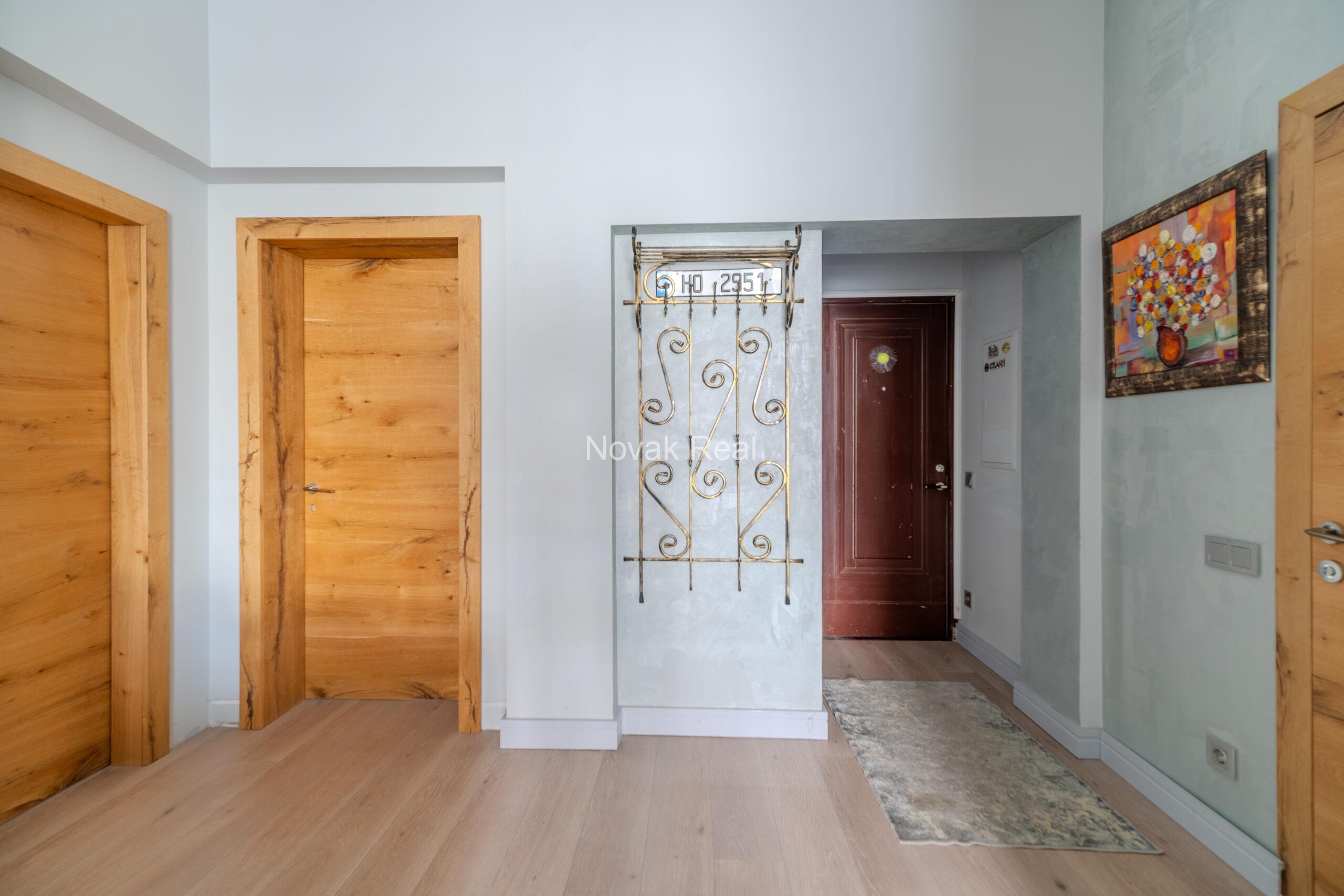 A cozy 3-bedroom apartment is offered for sale in Riga’s Quiet Centre, on one of the city’s most picturesque streets — Ausekļa Street, in the prestigious Forburga quarter