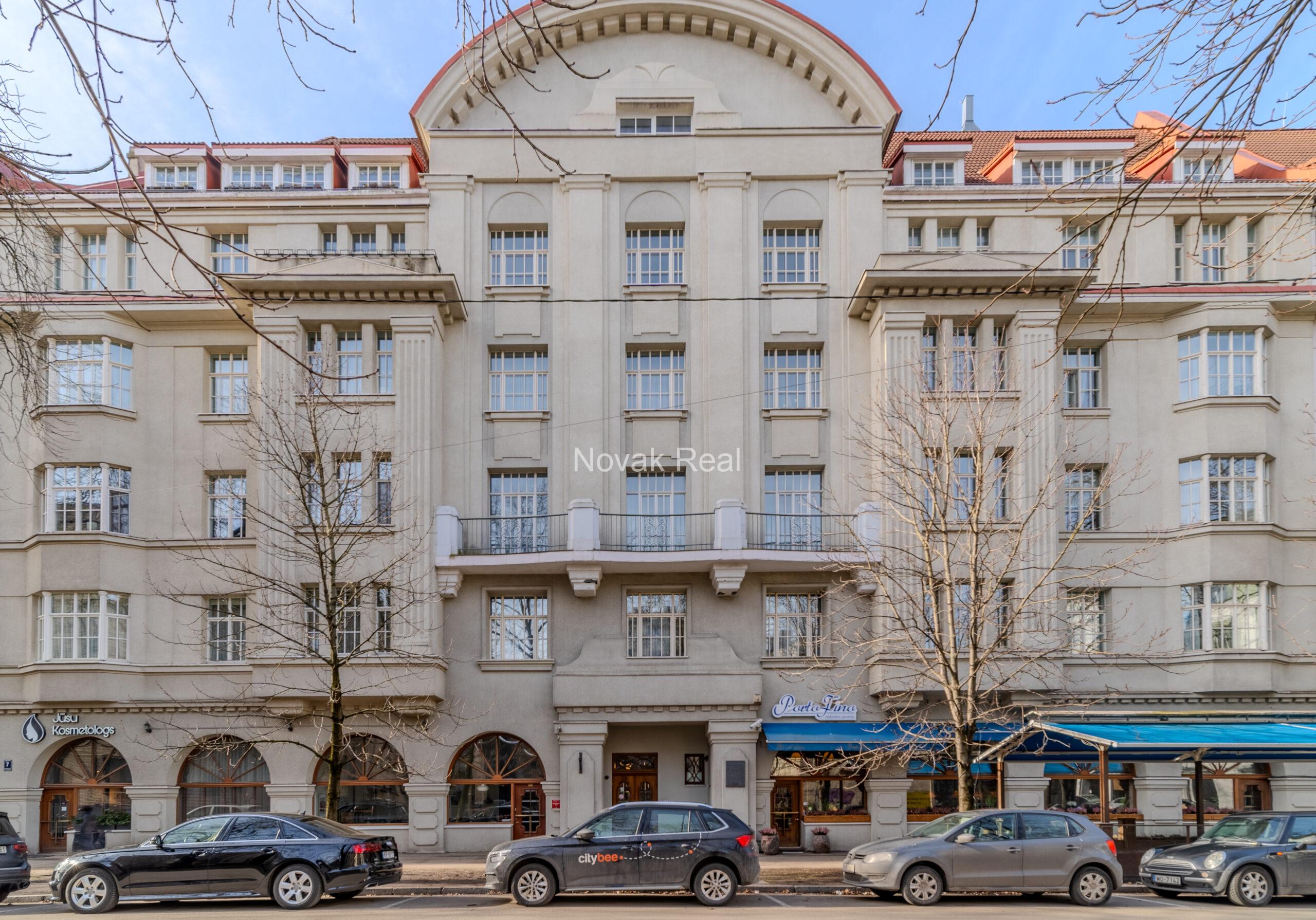 A cozy 3-bedroom apartment is offered for sale in Riga’s Quiet Centre, on one of the city’s most picturesque streets — Ausekļa Street, in the prestigious Forburga quarter
