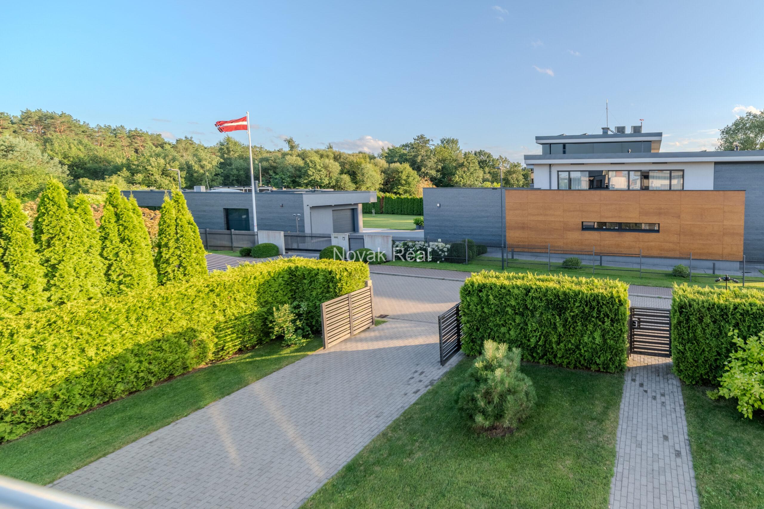 Продается частный дом премиум-класса в Юрмале, на берегу реки Лиелупе