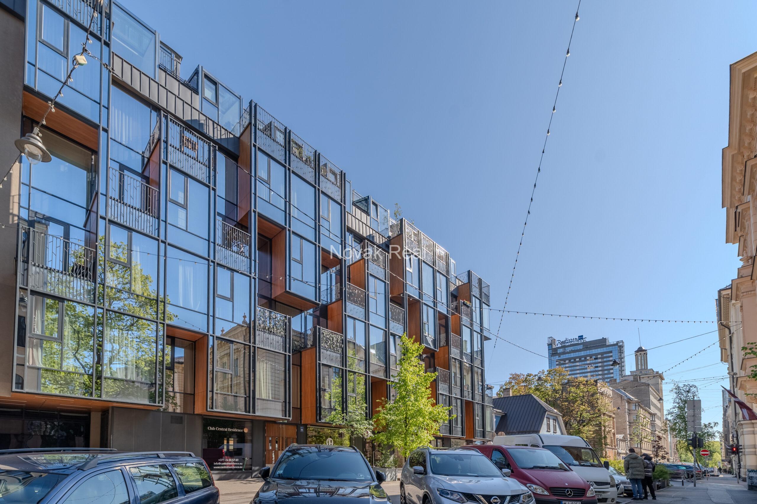 A bright and spacious four-bedroom apartment is offered for sale in the prestigious new development Club Central Residence II