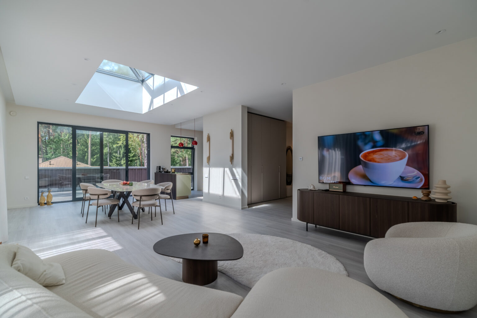 Elegant Penthouse in a Boutique Residence in the Heart of Jurmala