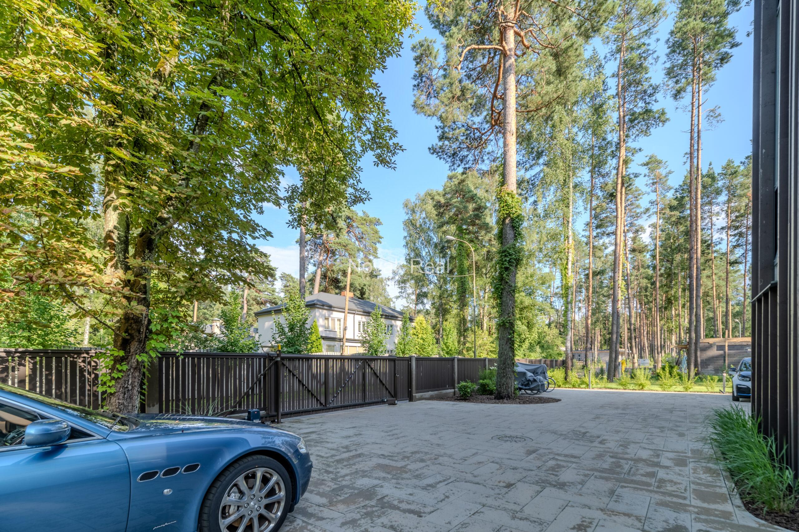 Продаётся элегантный пентхаус в новом доме клубного типа, расположенном в самом центре Юрмалы